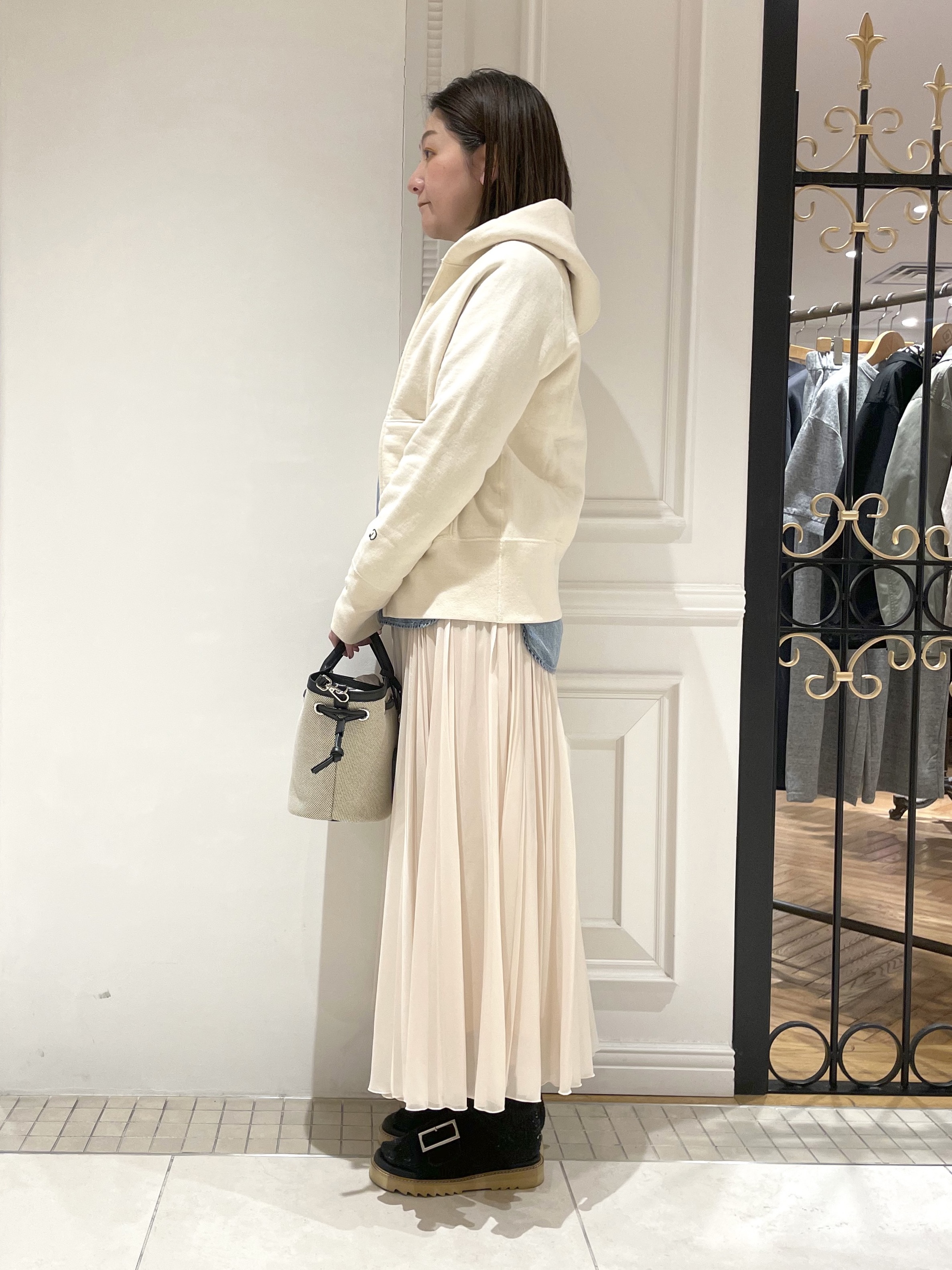 makiさんの「DRESSTERIOR｜デキシー吊裏毛ジップアップパーカ」を使ったコーディネート