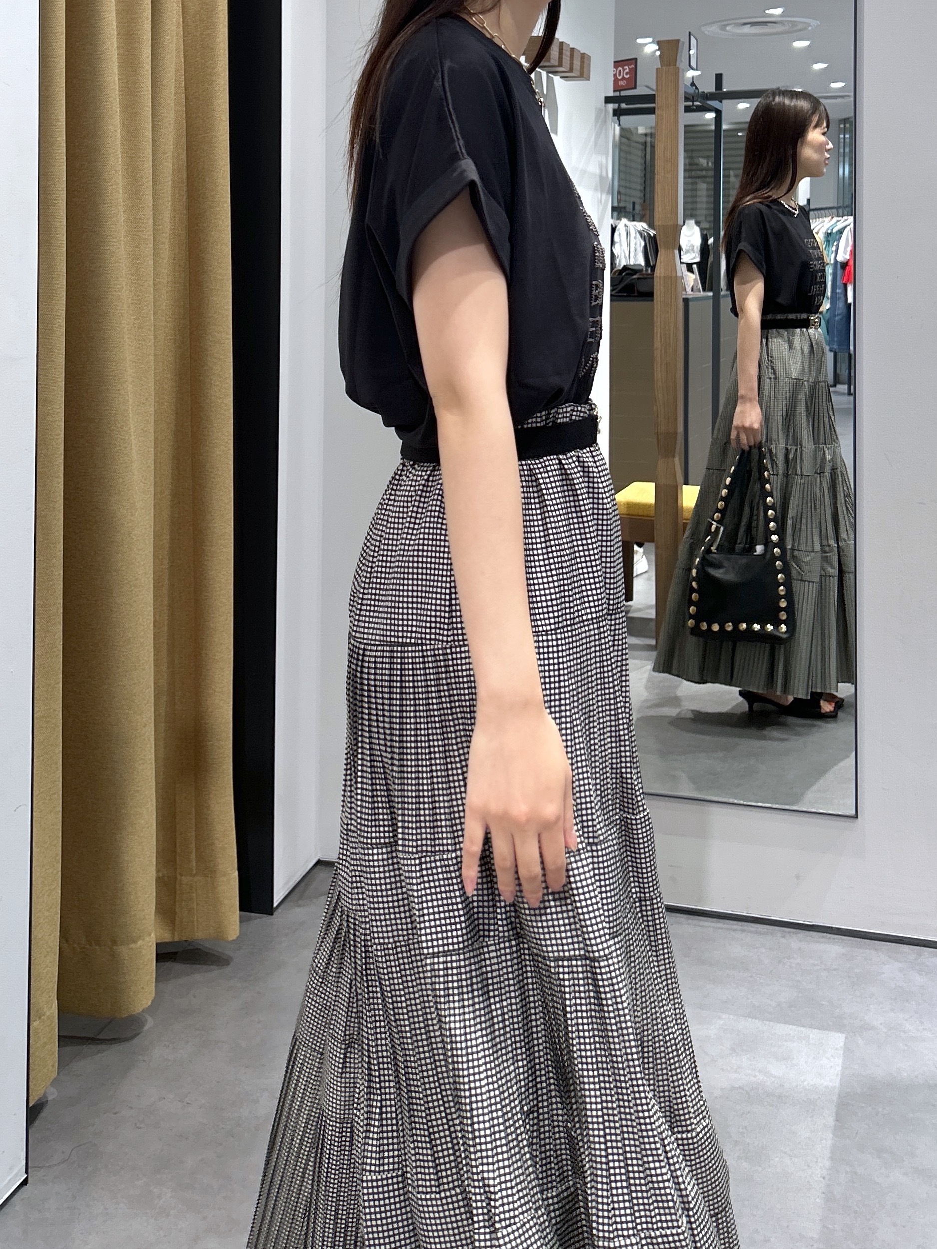 Renoさんの「INDIVI｜刺繍フレーズTシャツ」を使ったコーディネート
