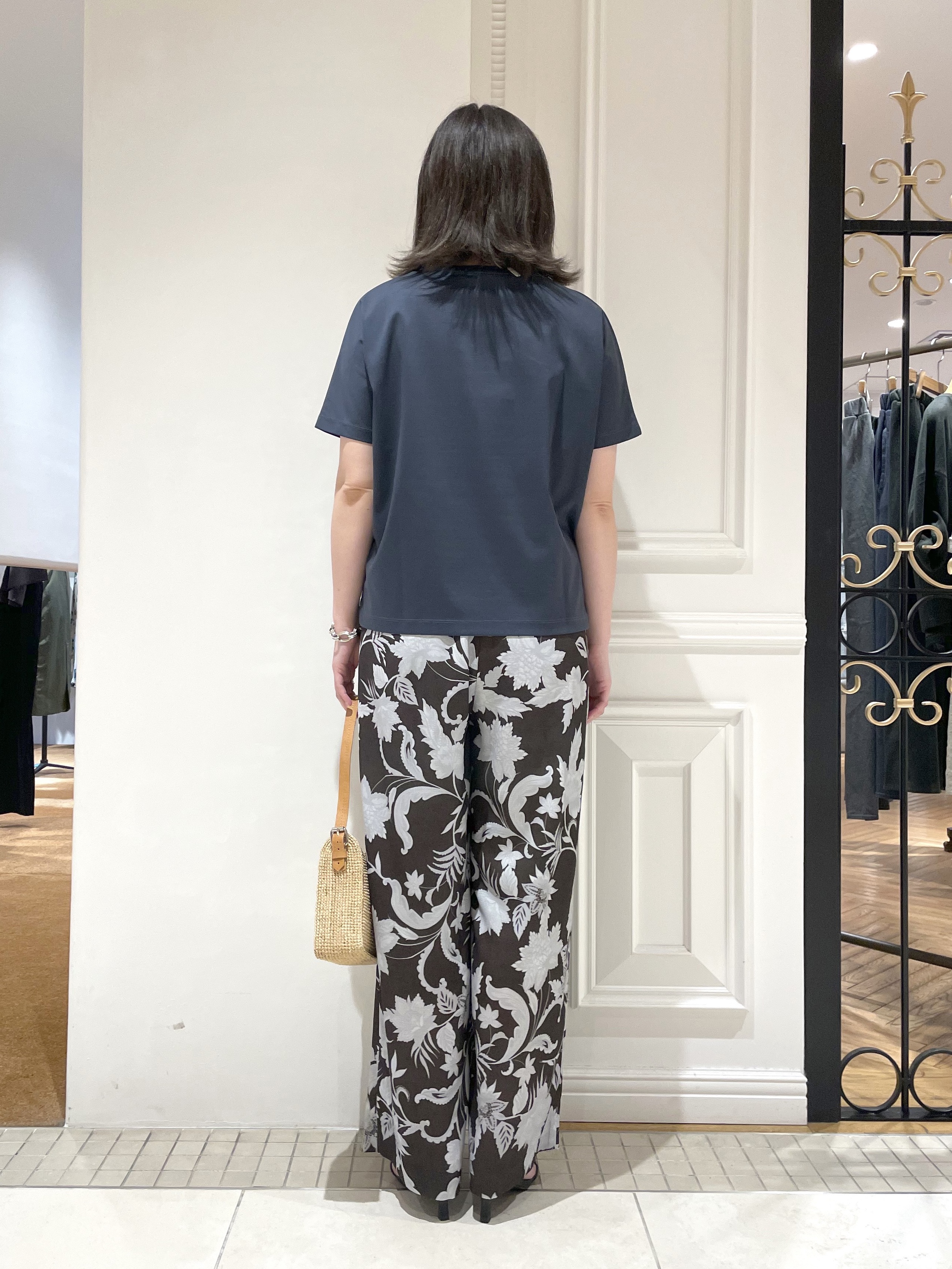 makiさんの「DRESSTERIOR｜【接触冷感／抗菌防臭／消臭】アイスクリアコットンドルマンTシャツ」を使ったコーディネート