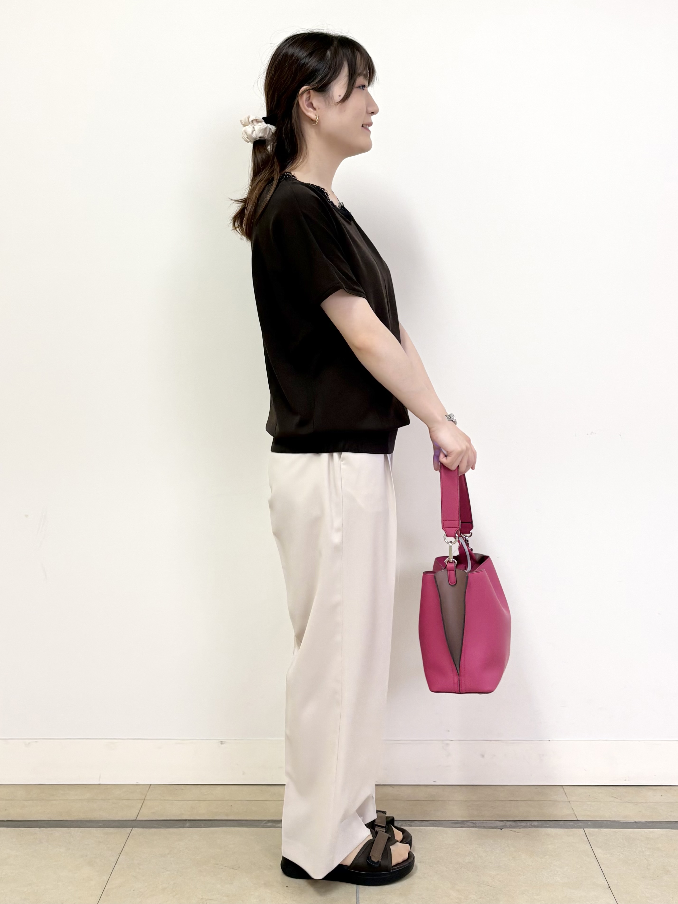 mikiさんの「Reflect｜【二の腕カバー／手洗い可】ネックレース フレンチスリーブニット」を使ったコーディネート