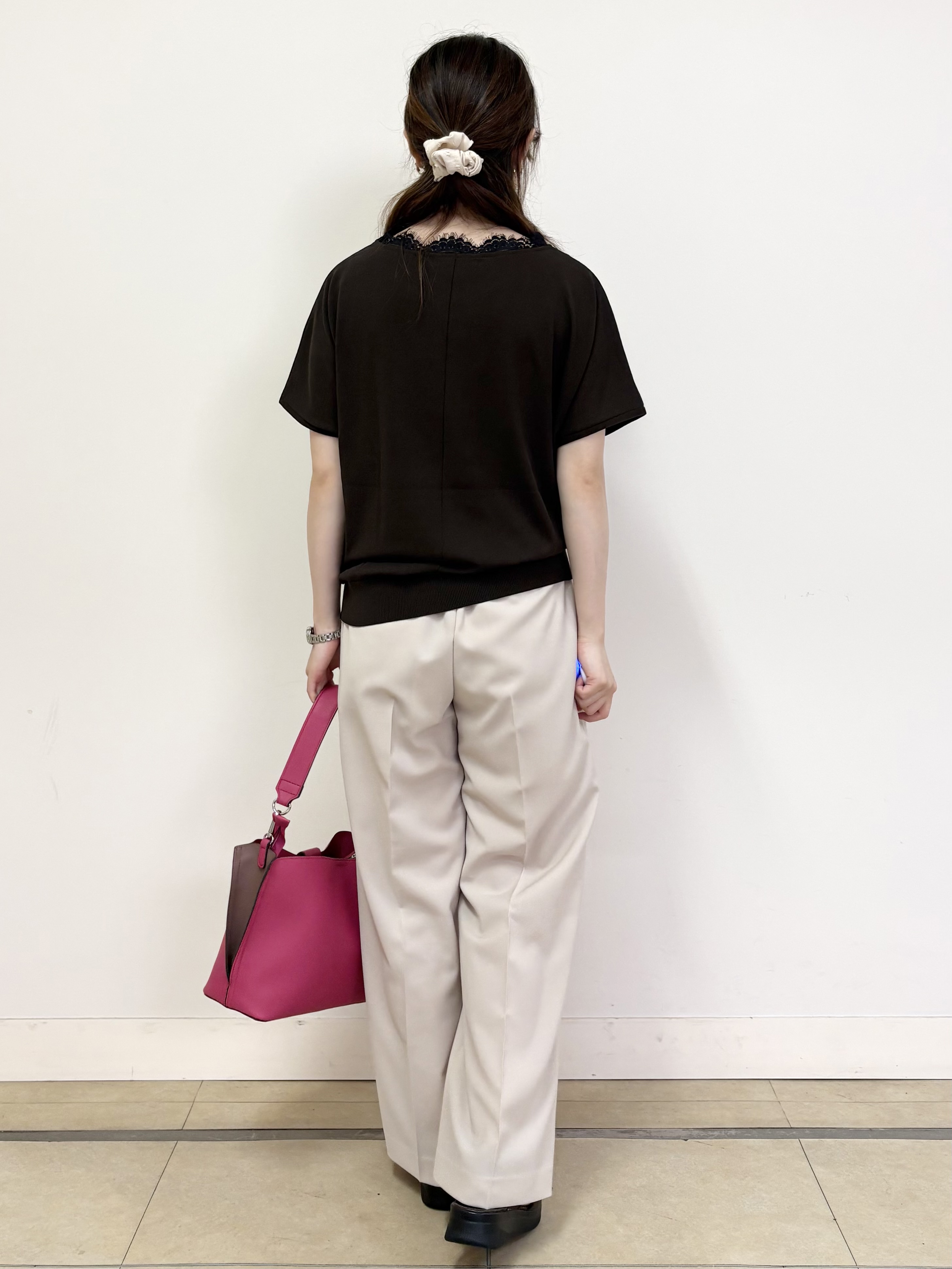 mikiさんの「Reflect｜【二の腕カバー／手洗い可】ネックレース フレンチスリーブニット」を使ったコーディネート