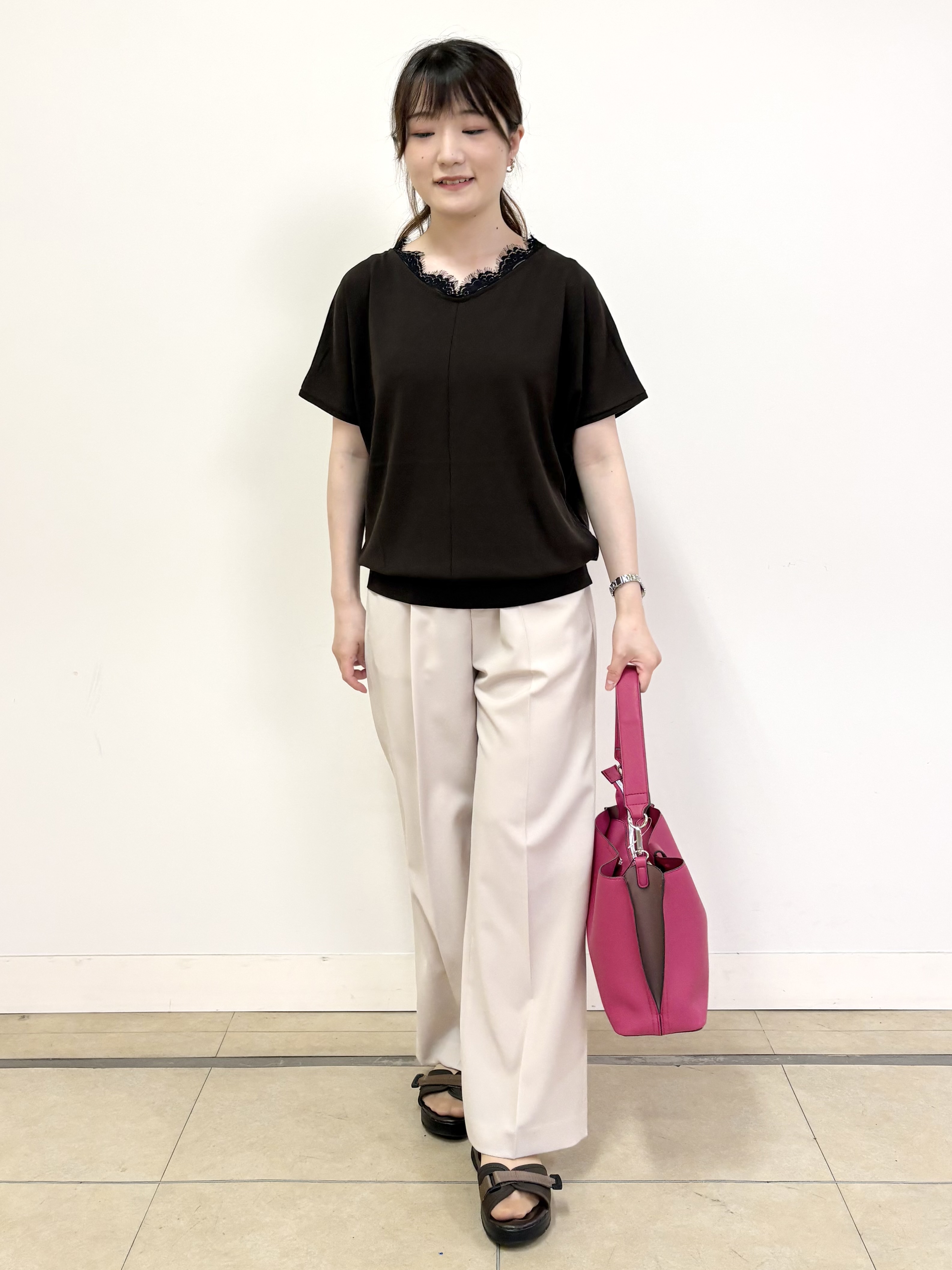 mikiさんの「Reflect｜【二の腕カバー／手洗い可】ネックレース フレンチスリーブニット」を使ったコーディネート