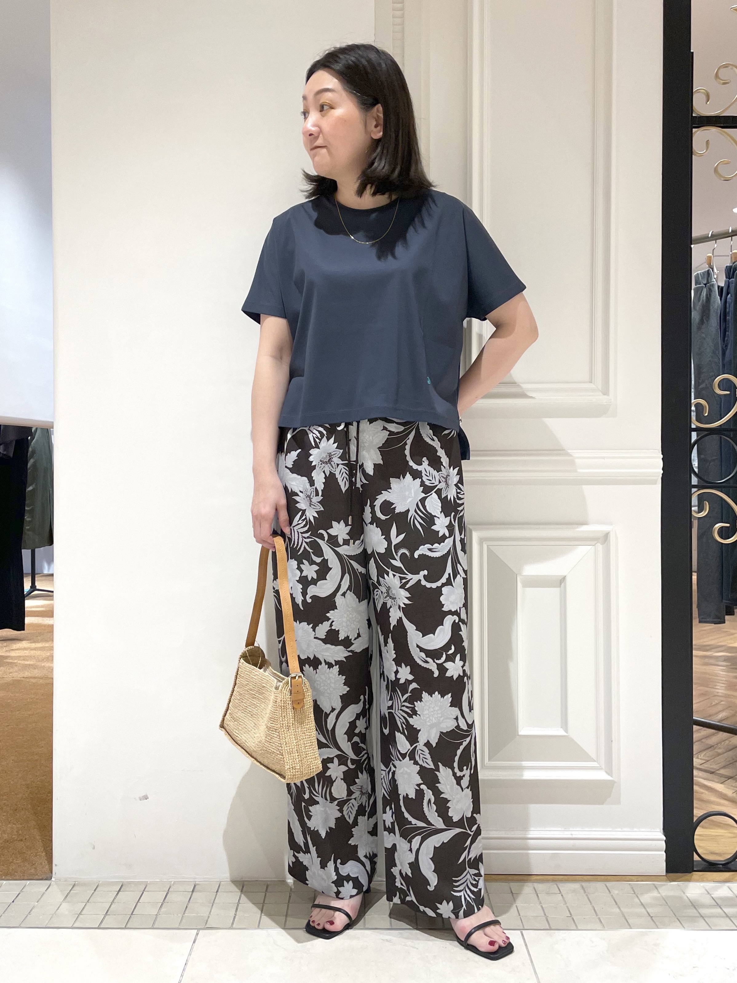 makiさんの「DRESSTERIOR｜【接触冷感／抗菌防臭／消臭】アイスクリアコットンドルマンTシャツ」を使ったコーディネート