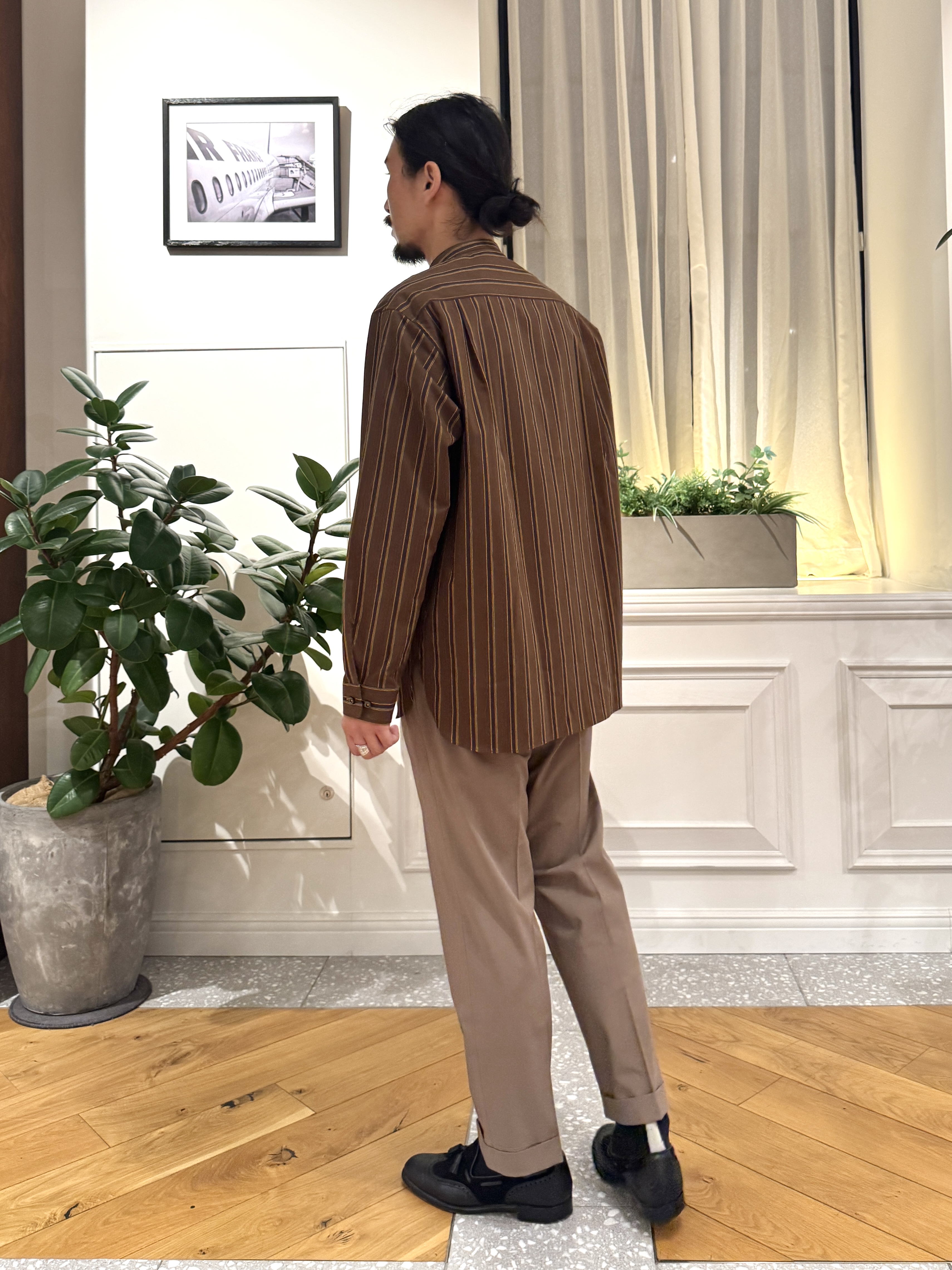kawarataniさんの「DRESSTERIOR｜バンドカラー ストライプシャツ」を使ったコーディネート