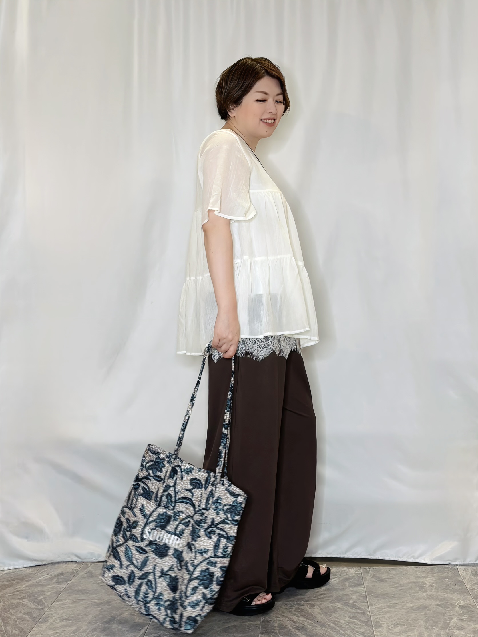 たみさんの「SHOO･LA･RUE｜【洗濯機可/S-LL】インせず着られる シアー素材が上品なティアードブラウス」を使ったコーディネート