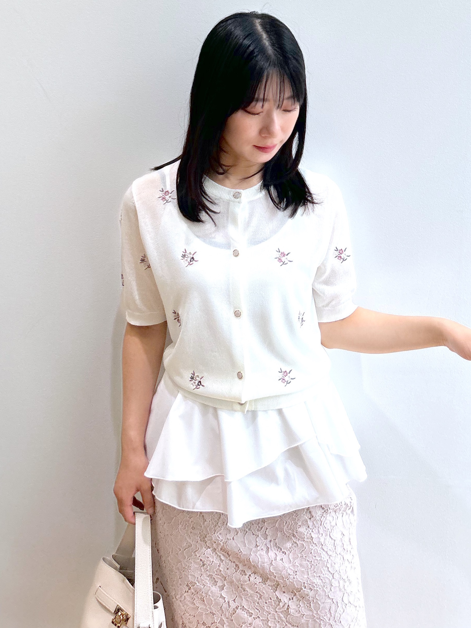 RINAさんの「index｜フラワー刺繍カーディガン【洗濯機OK／抗ピル】」を使ったコーディネート