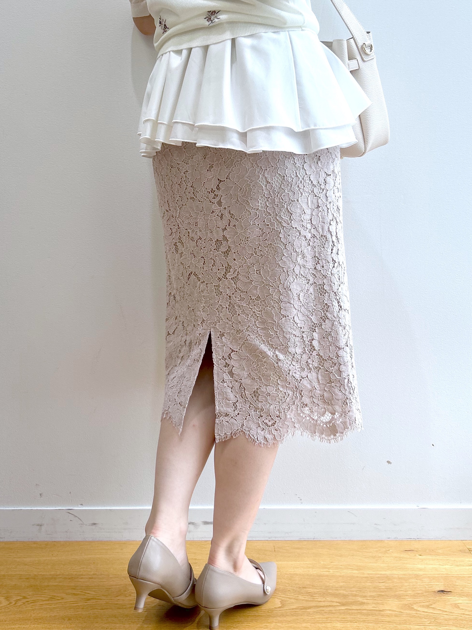 RINAさんの「index｜フラワー刺繍カーディガン【洗濯機OK／抗ピル】」を使ったコーディネート