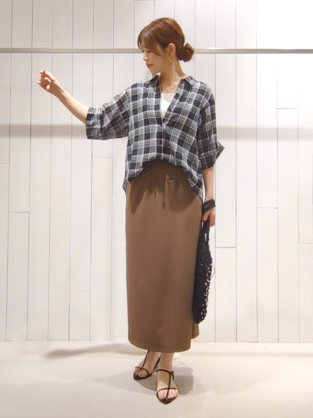 SHOさんの「INDIVI｜【コットン100％／透け感／2WAY】袖アレンジ チェックシャツ」を使ったコーディネート
