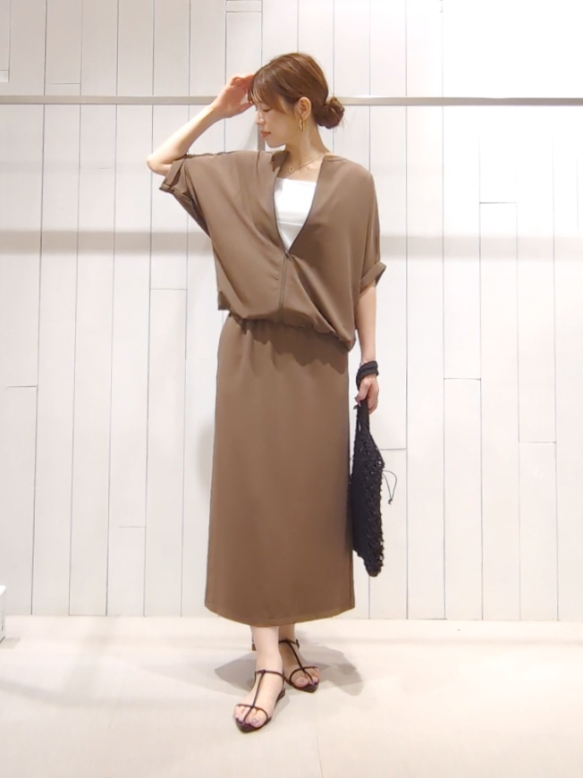 SHOさんの「INDIVI｜【夏羽織り/着る日傘】ドルマンフォルムブルゾン」を使ったコーディネート