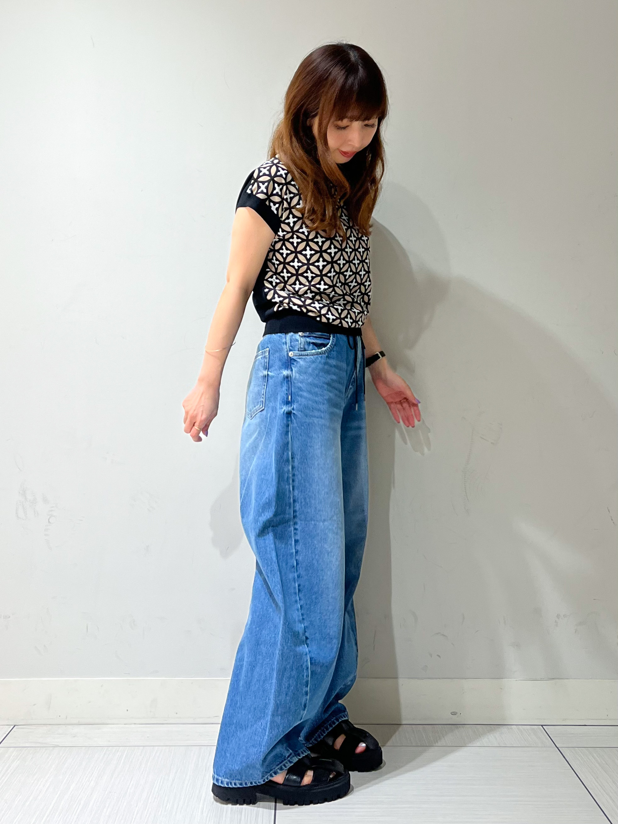 じゅんさんの「DRESSTERIOR｜ドロストバギーカーブデニム」を使ったコーディネート