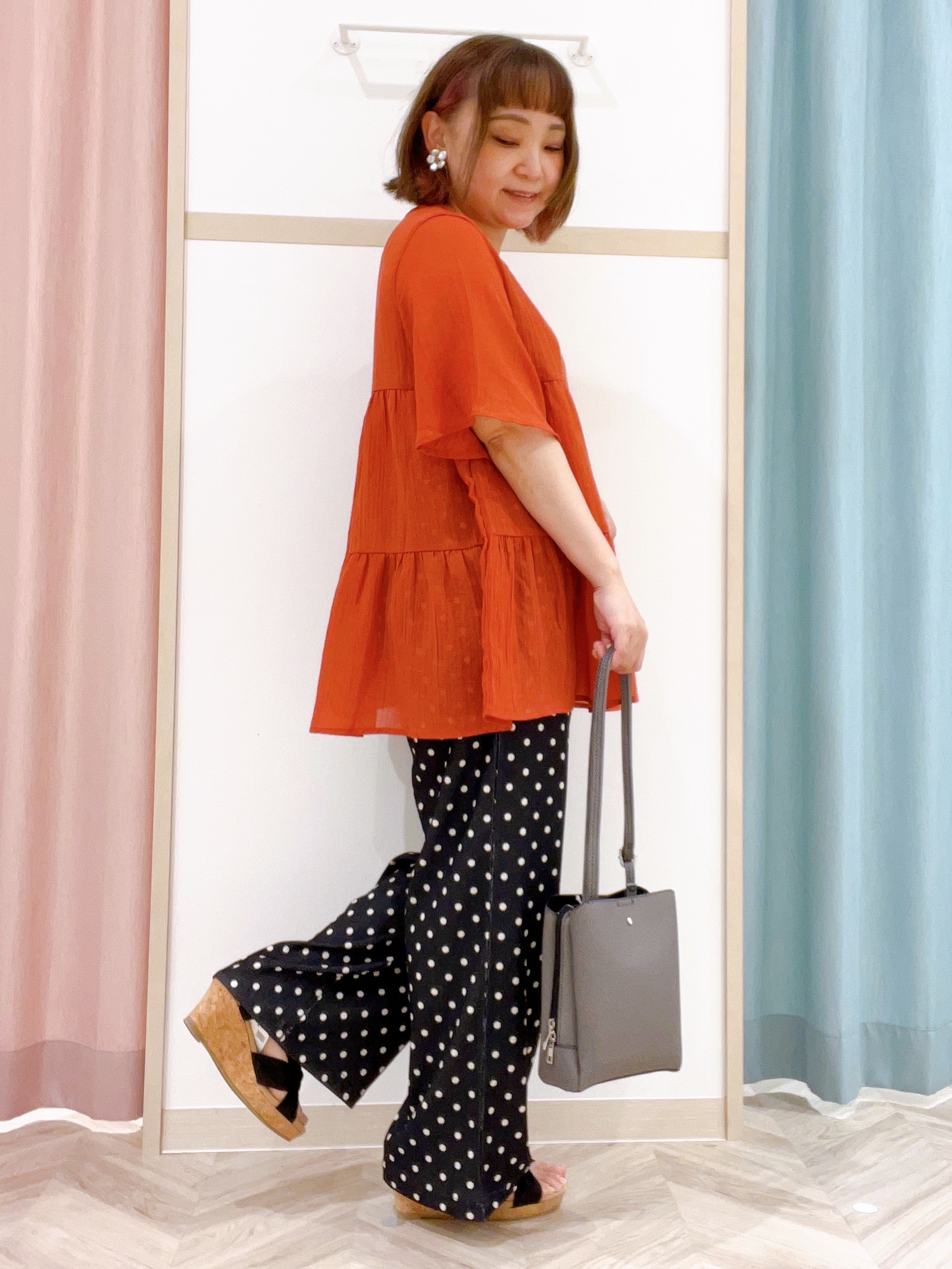 kitaさんの「SHOO･LA･RUE｜【洗濯機可/S-LL】インせず着られる シアー素材が上品なティアードブラウス」を使ったコーディネート