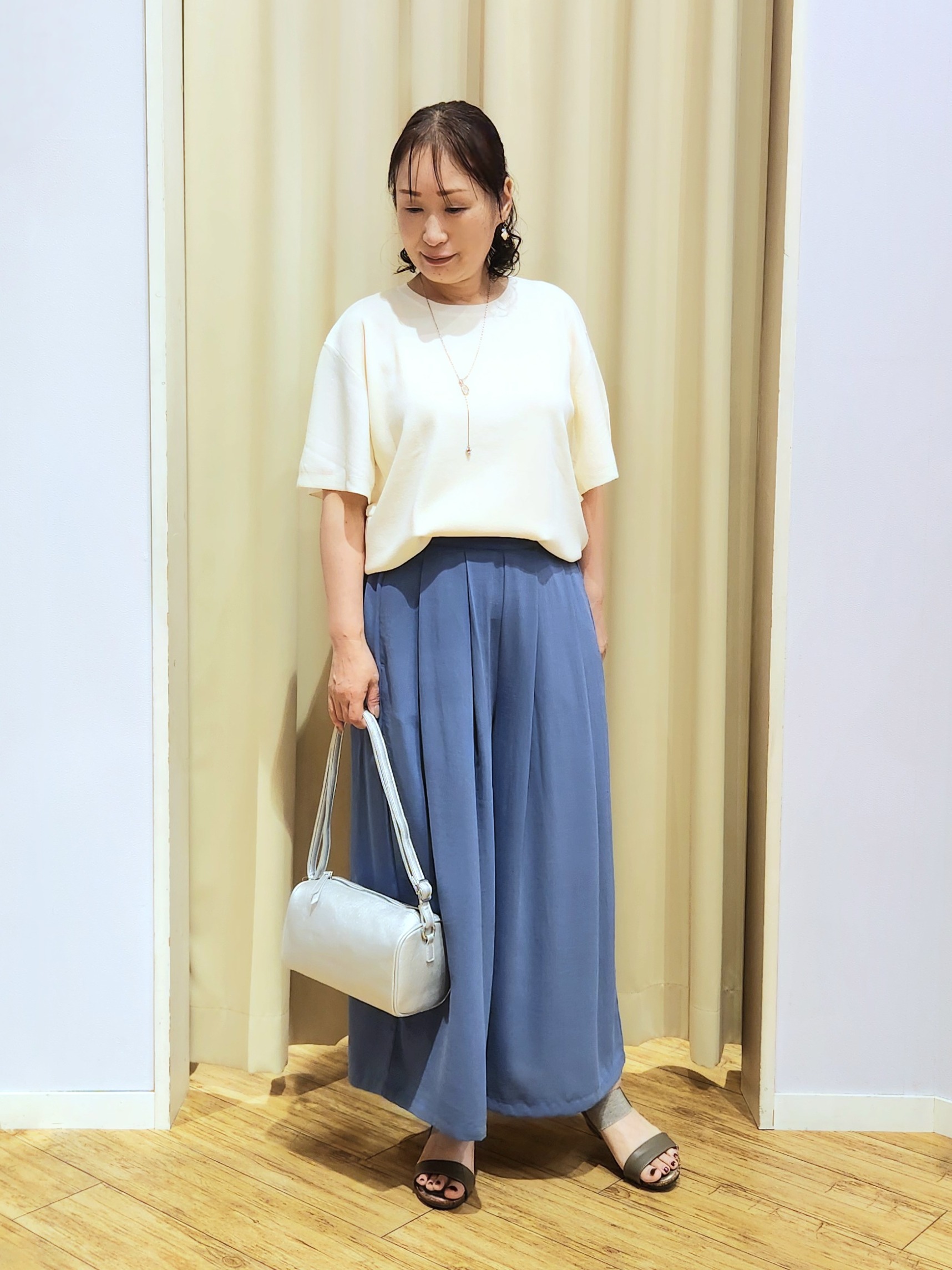 くまさんの「SHOO･LA･RUE｜【S-LL】二の腕はカバーして魅せる フレアスリーブニット」を使ったコーディネート