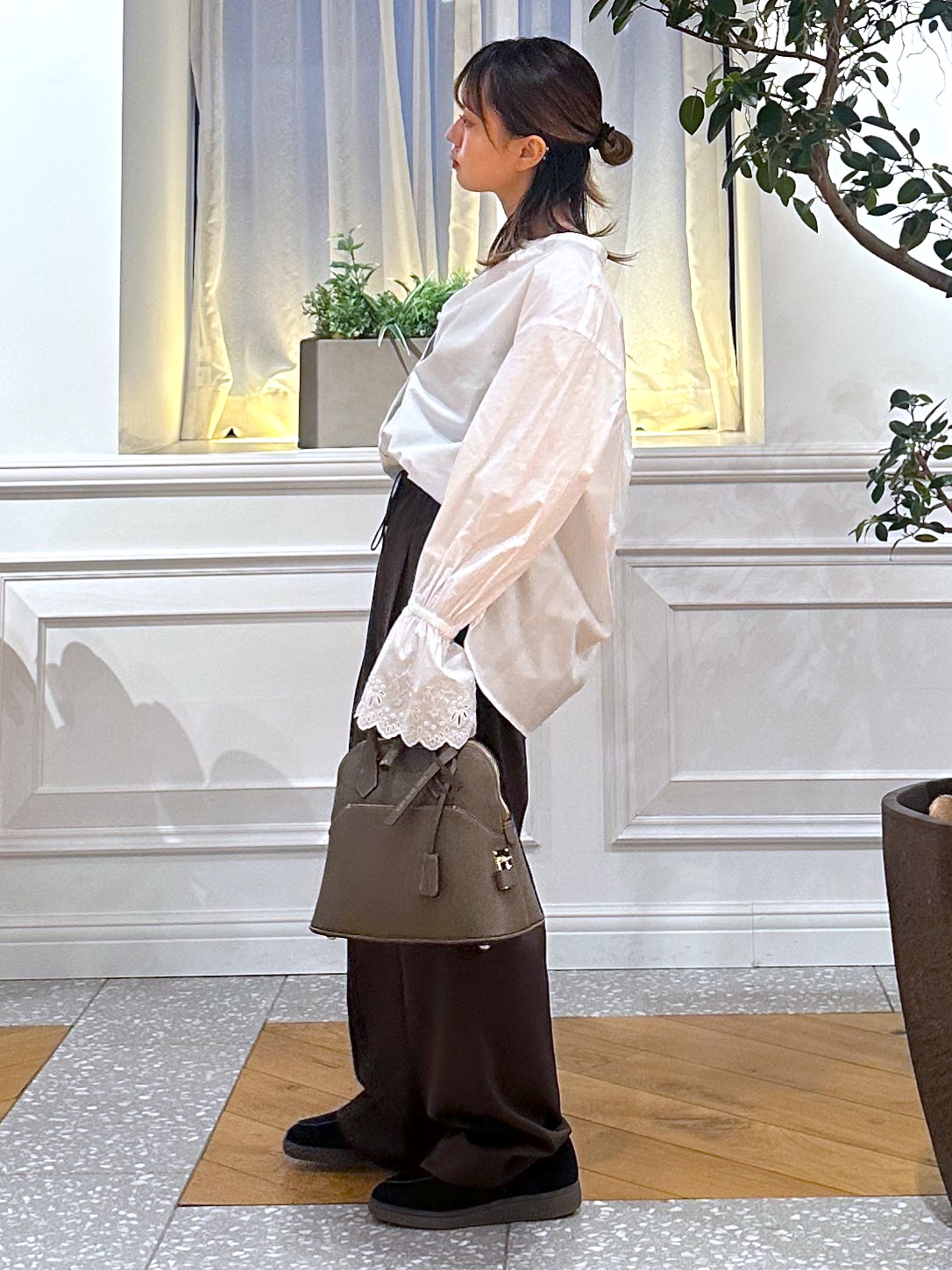 なべこさんの「DRESSTERIOR｜エンブロイダリースリーブ ブラウス」を使ったコーディネート