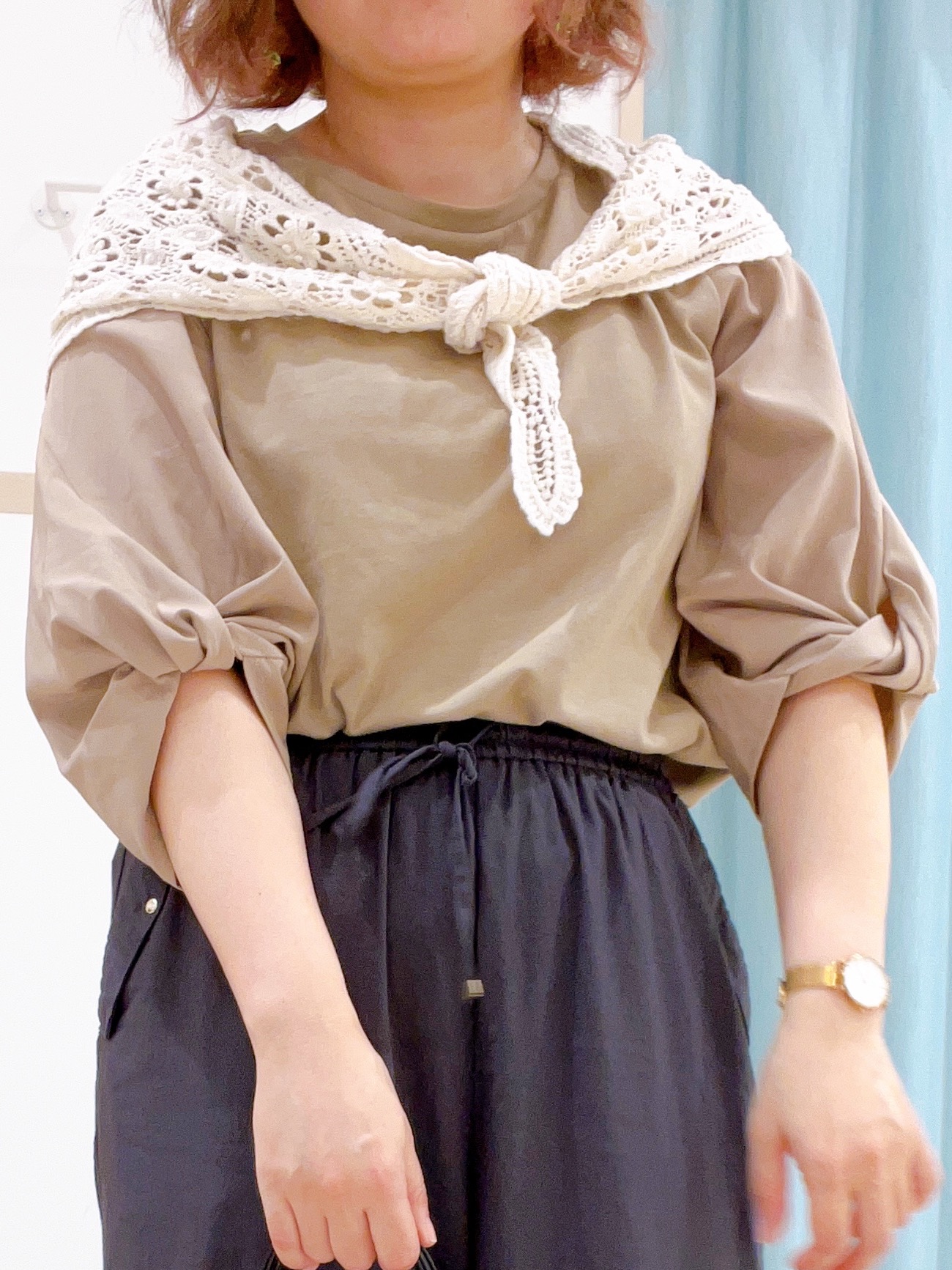 kitaさんの「SHOO･LA･RUE｜Tシャツ以上ブラウス未満 ツイストスリーブの上品トップス」を使ったコーディネート