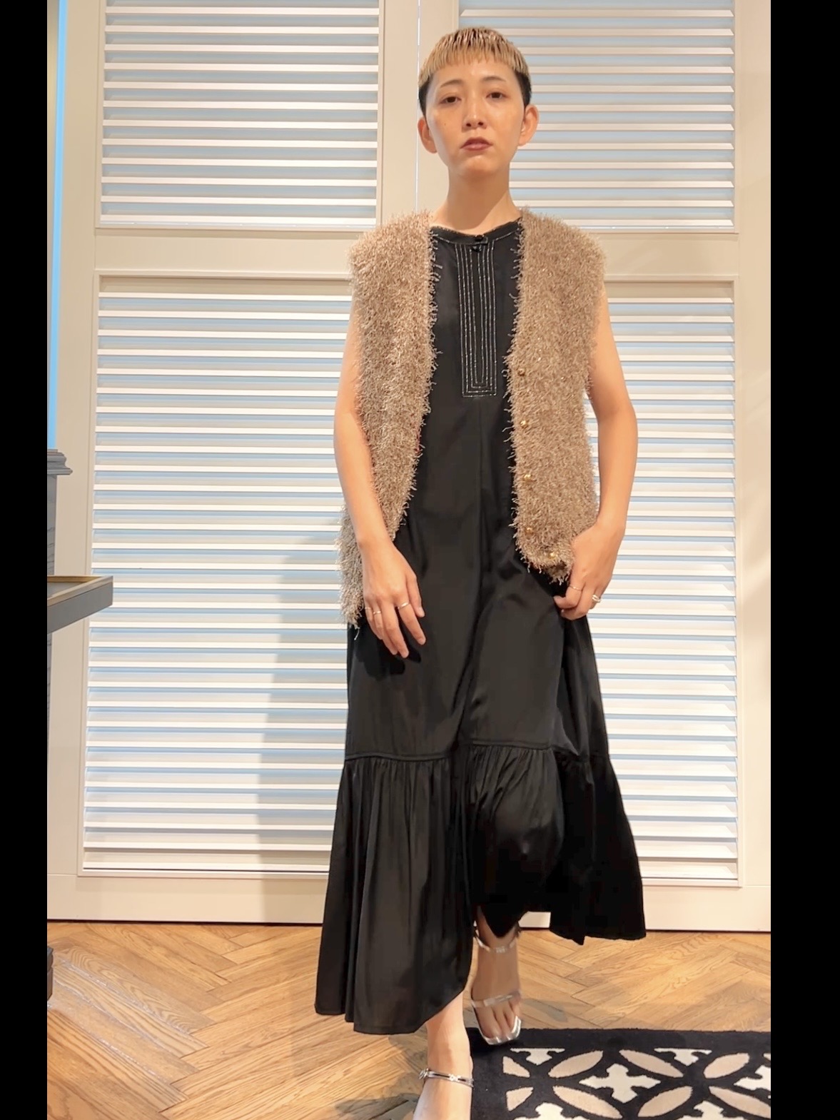 OCHIAIさんの「DRESSTERIOR｜フェザーヤーン2WAYニットプルオーバー」を使ったコーディネート