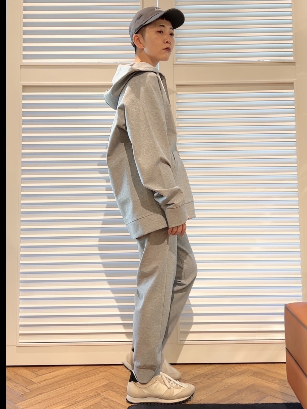 OCHIAIさんの「DRESSTERIOR｜【接触冷感／セットアップ可】ドライタッチ ハイカウントジップアップパーカ」を使ったコーディネート