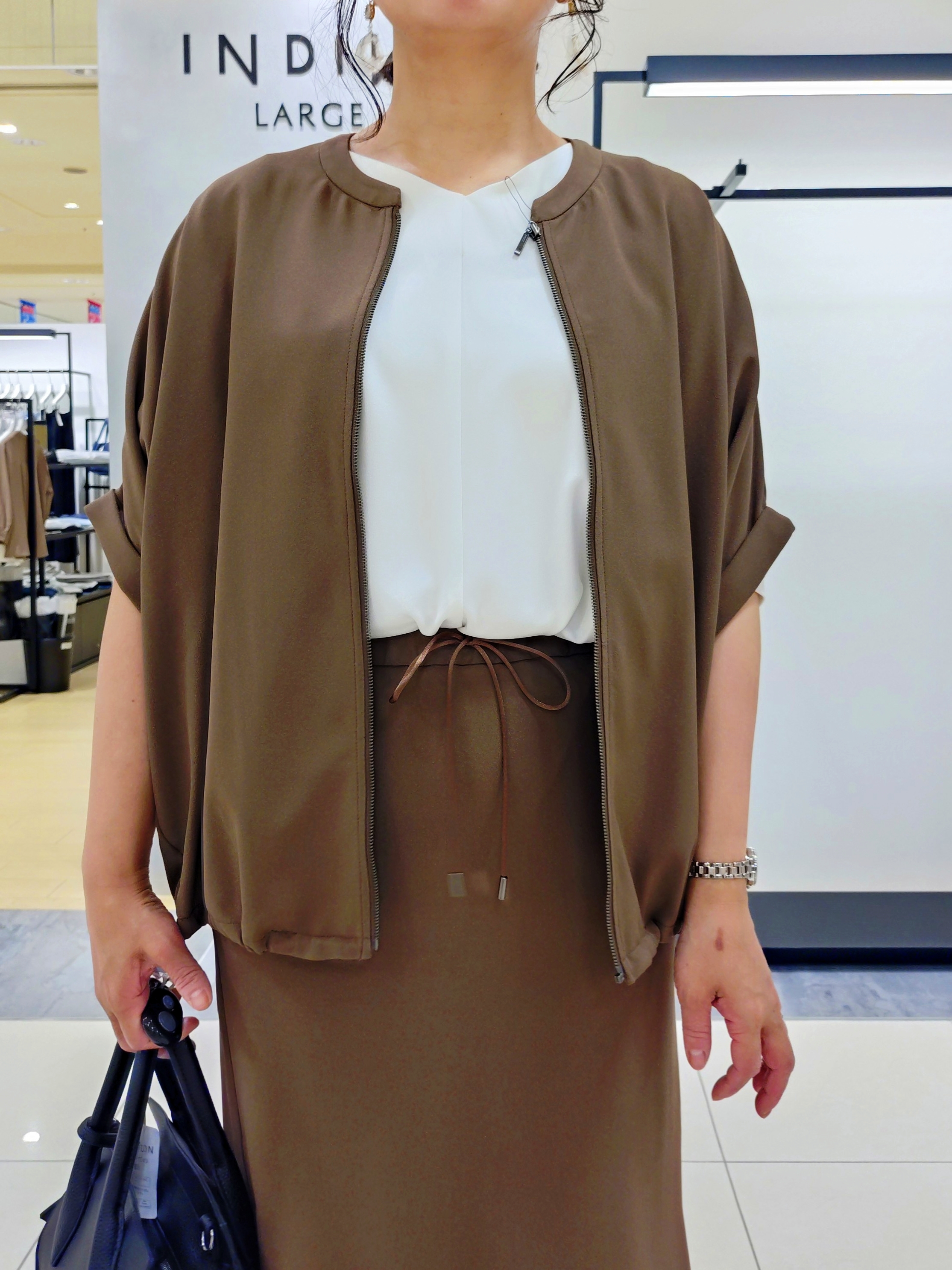 TOMOMIさんの「INDIVI｜◆【合皮／マルチWAY／サブバッグ付】ミニショルダーバッグ」を使ったコーディネート
