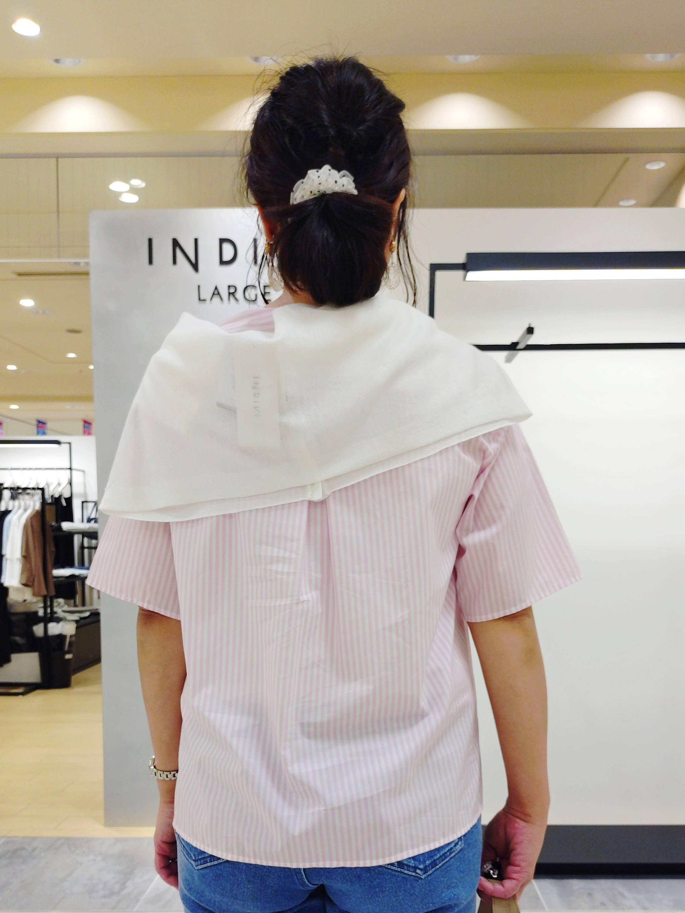 TOMOMIさんの「INDIVI｜【通年活躍！褒められデニム】スキニー デニムパンツ」を使ったコーディネート