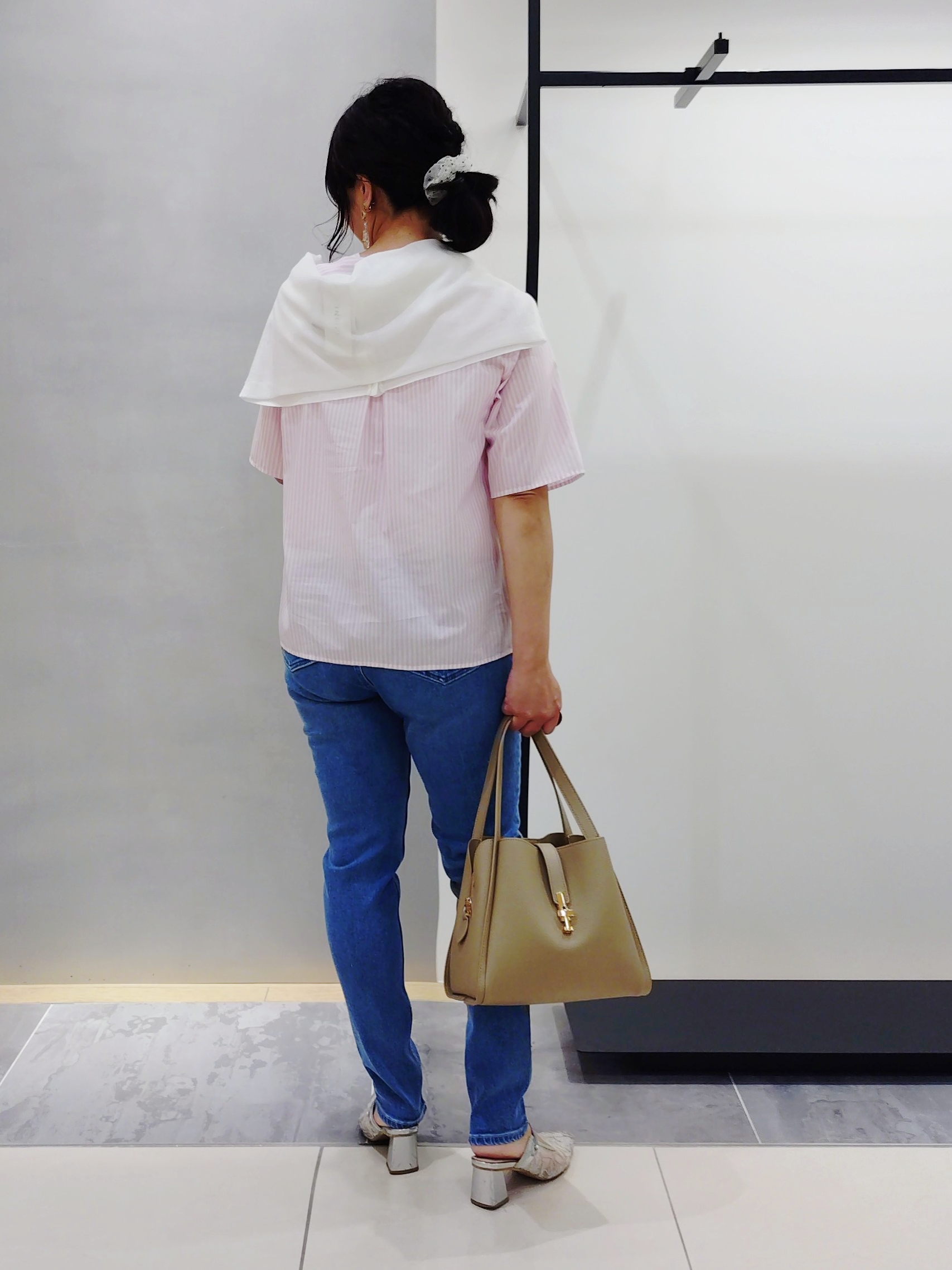 TOMOMIさんの「INDIVI｜【通年活躍！褒められデニム】スキニー デニムパンツ」を使ったコーディネート