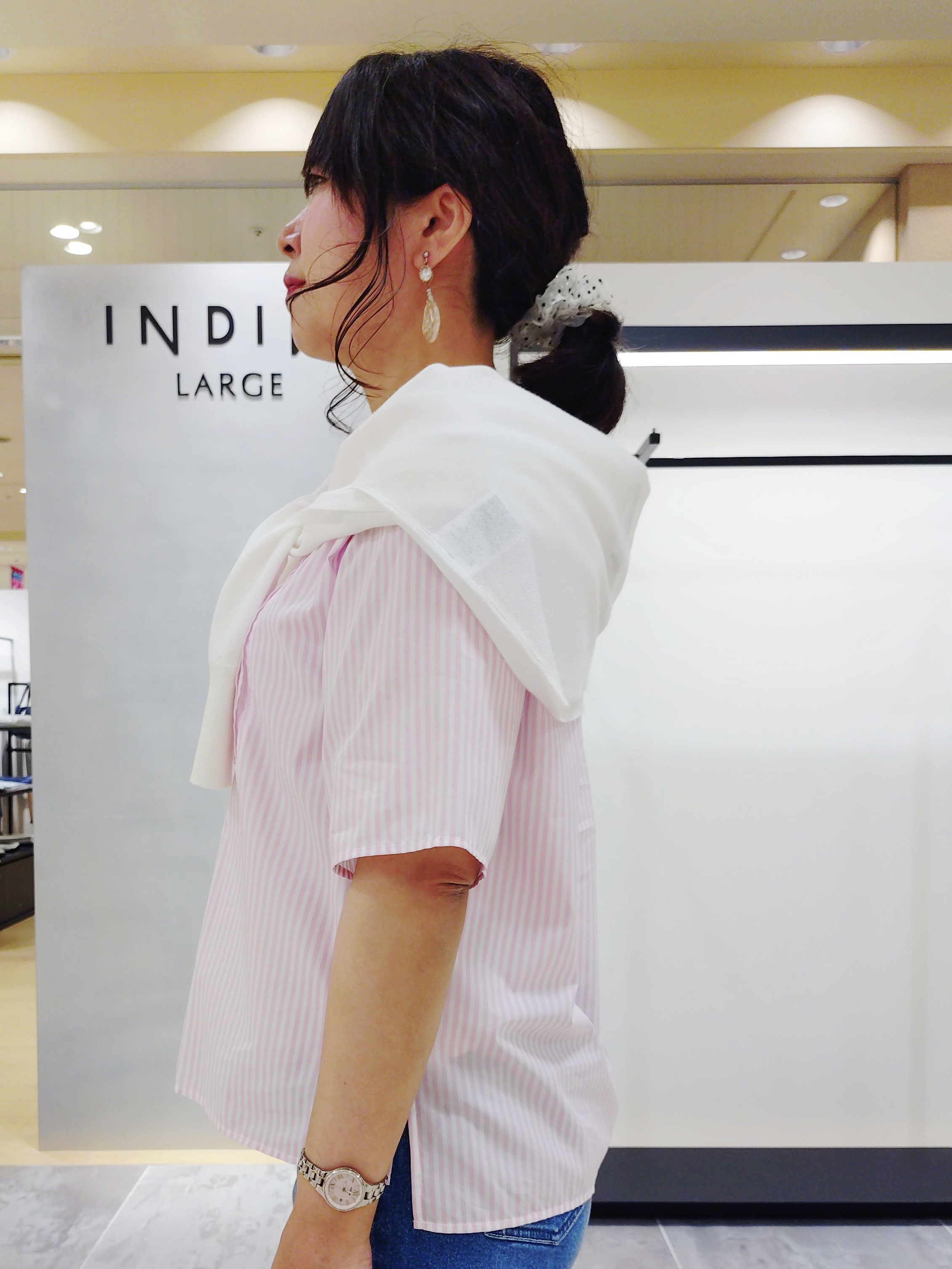 TOMOMIさんの「INDIVI｜【通年活躍！褒められデニム】スキニー デニムパンツ」を使ったコーディネート