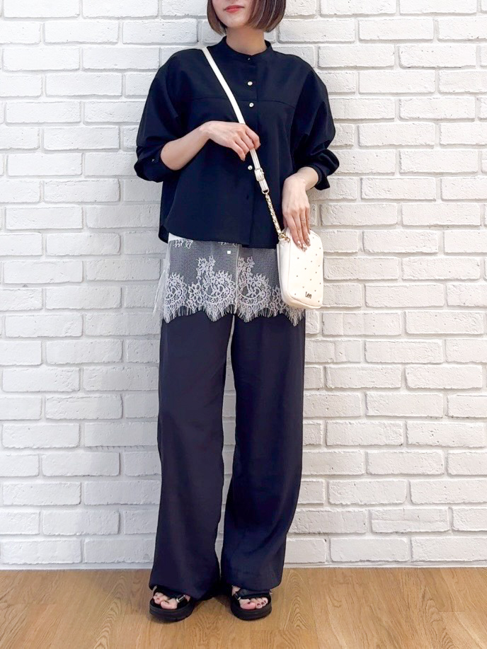 𝐜𝐡𝐢𝐤𝐚さんの「SHOO･LA･RUE｜【通気性〇/S-LL/洗濯機可】さらりノーカラーシャツ」を使ったコーディネート