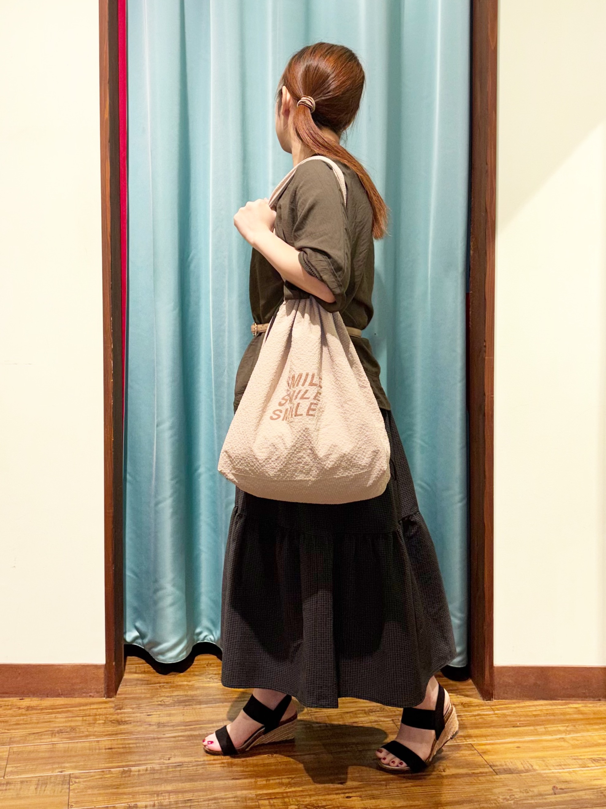 tukiさんの「SHOO･LA･RUE｜【ひんやり/S-LL/体型カバー】はしごレースが魅力な スラブポンチョ風ブラウス」を使ったコーディネート