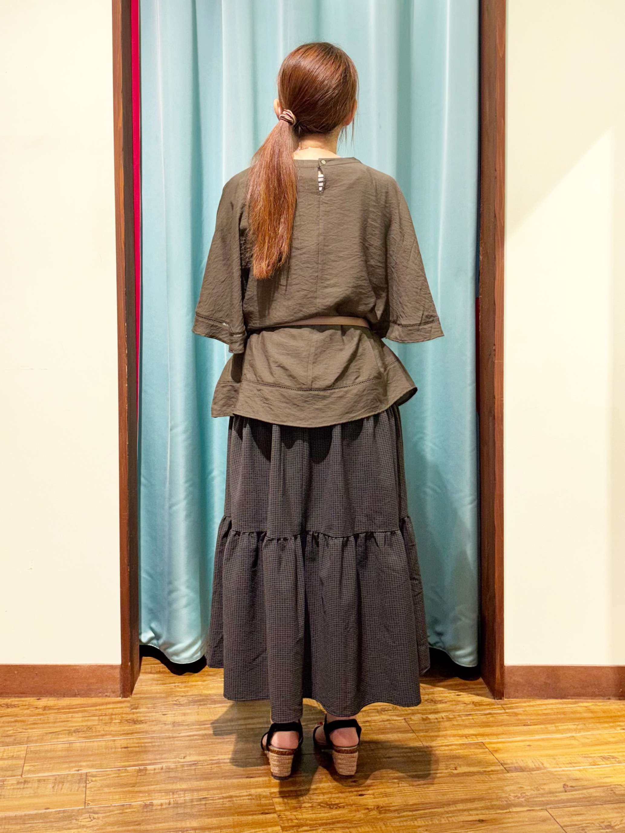 tukiさんの「SHOO･LA･RUE｜【ひんやり/S-LL/体型カバー】はしごレースが魅力な スラブポンチョ風ブラウス」を使ったコーディネート