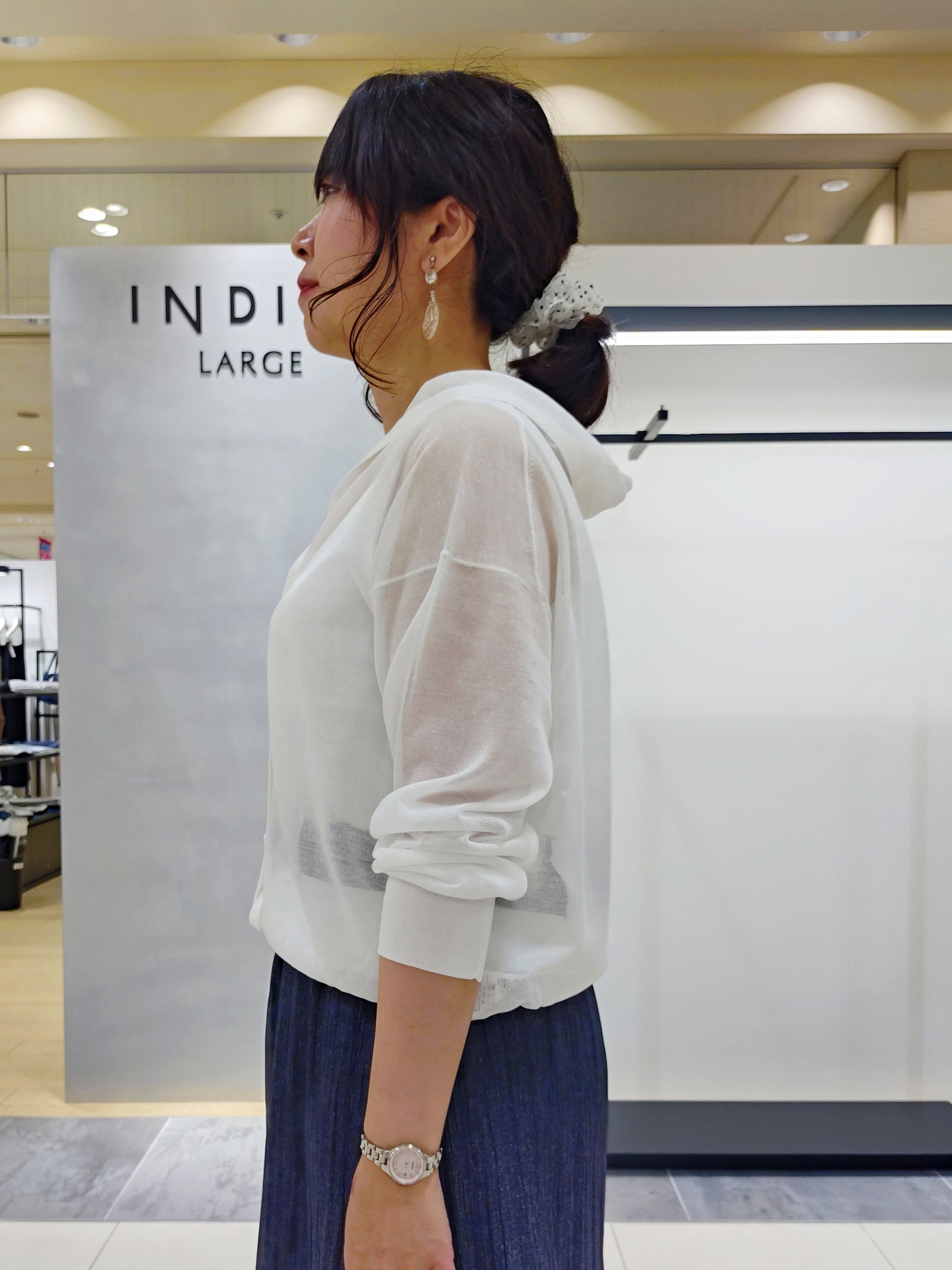 TOMOMIさんの「INDIVI｜【洗える／シアー】フーディー カーディガンニット」を使ったコーディネート