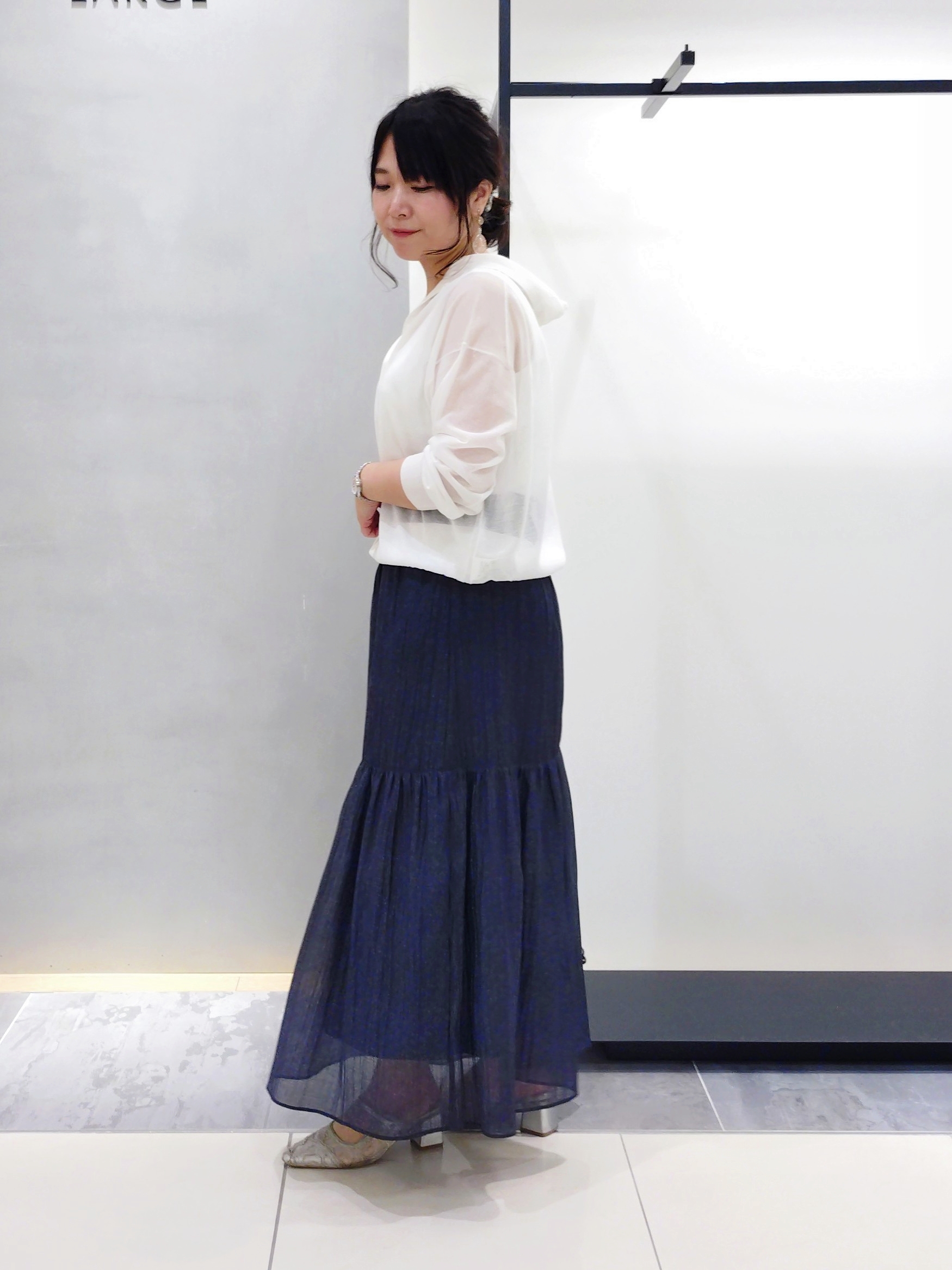 TOMOMIさんの「INDIVI｜【洗える／シアー】フーディー カーディガンニット」を使ったコーディネート