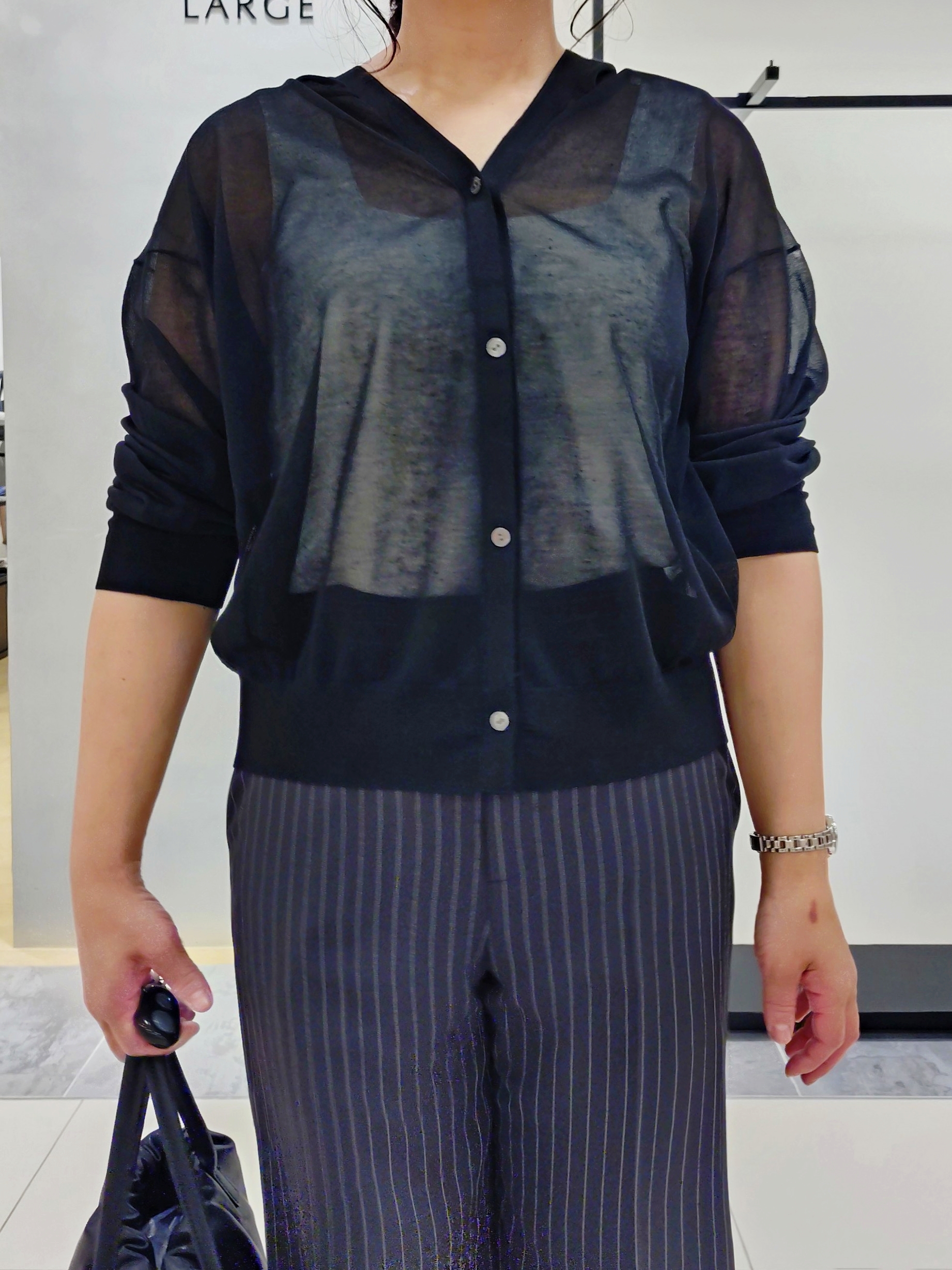 TOMOMIさんの「INDIVI｜【接触冷感/UVケア/着る日傘】ワイドストレートパンツ」を使ったコーディネート