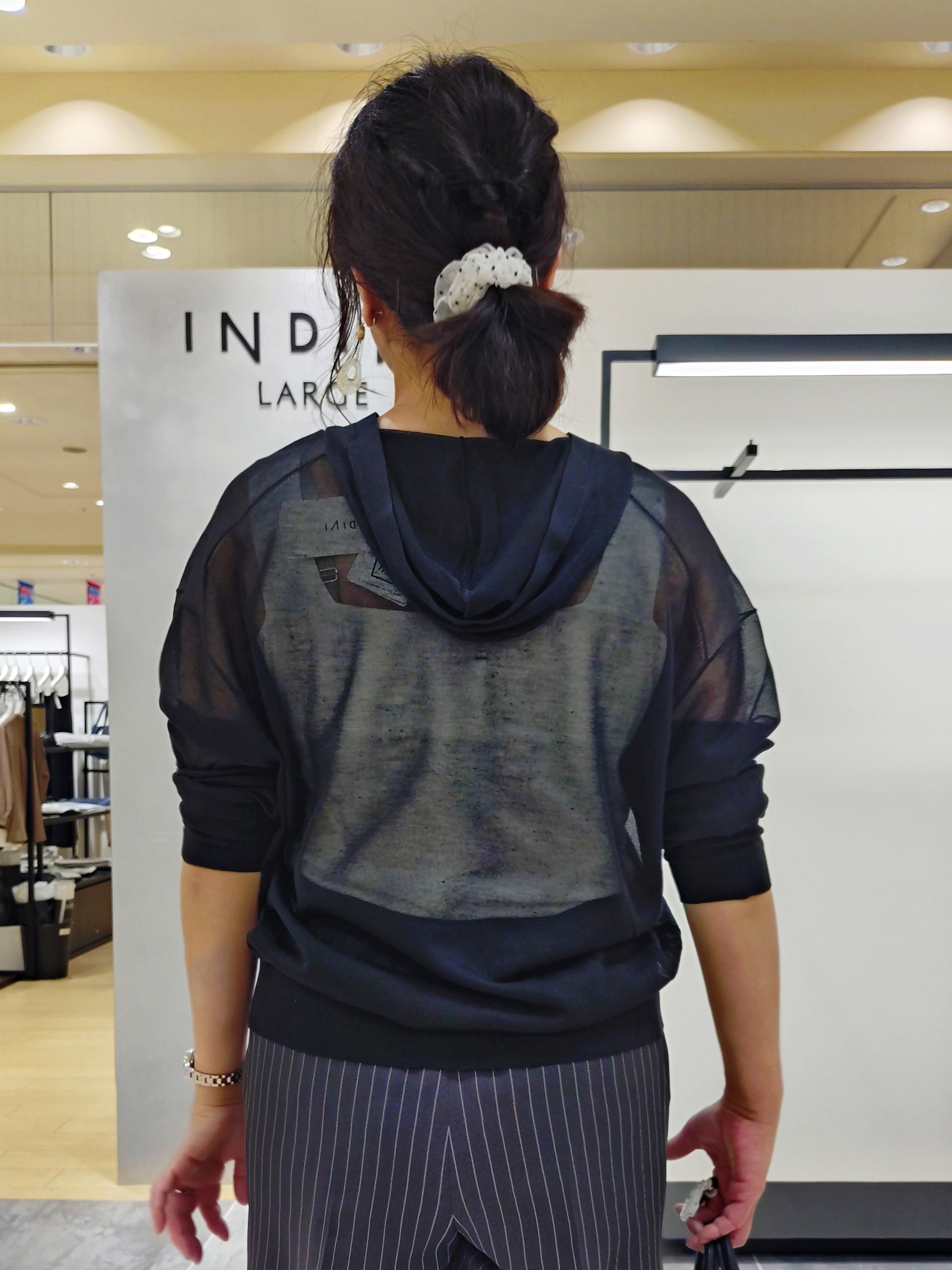 TOMOMIさんの「INDIVI｜【接触冷感/UVケア/着る日傘】ワイドストレートパンツ」を使ったコーディネート