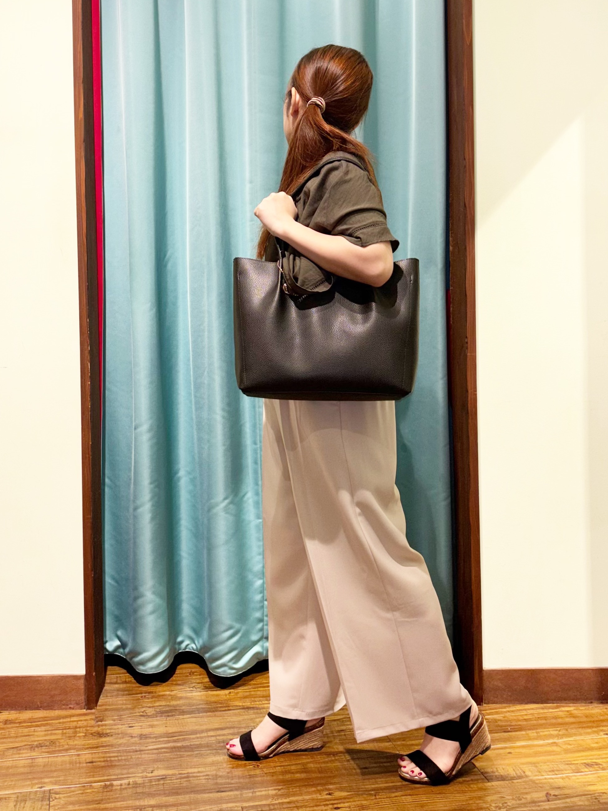 tukiさんの「SHOO･LA･RUE｜【ひんやり/S-LL/体型カバー】はしごレースが魅力な スラブポンチョ風ブラウス」を使ったコーディネート