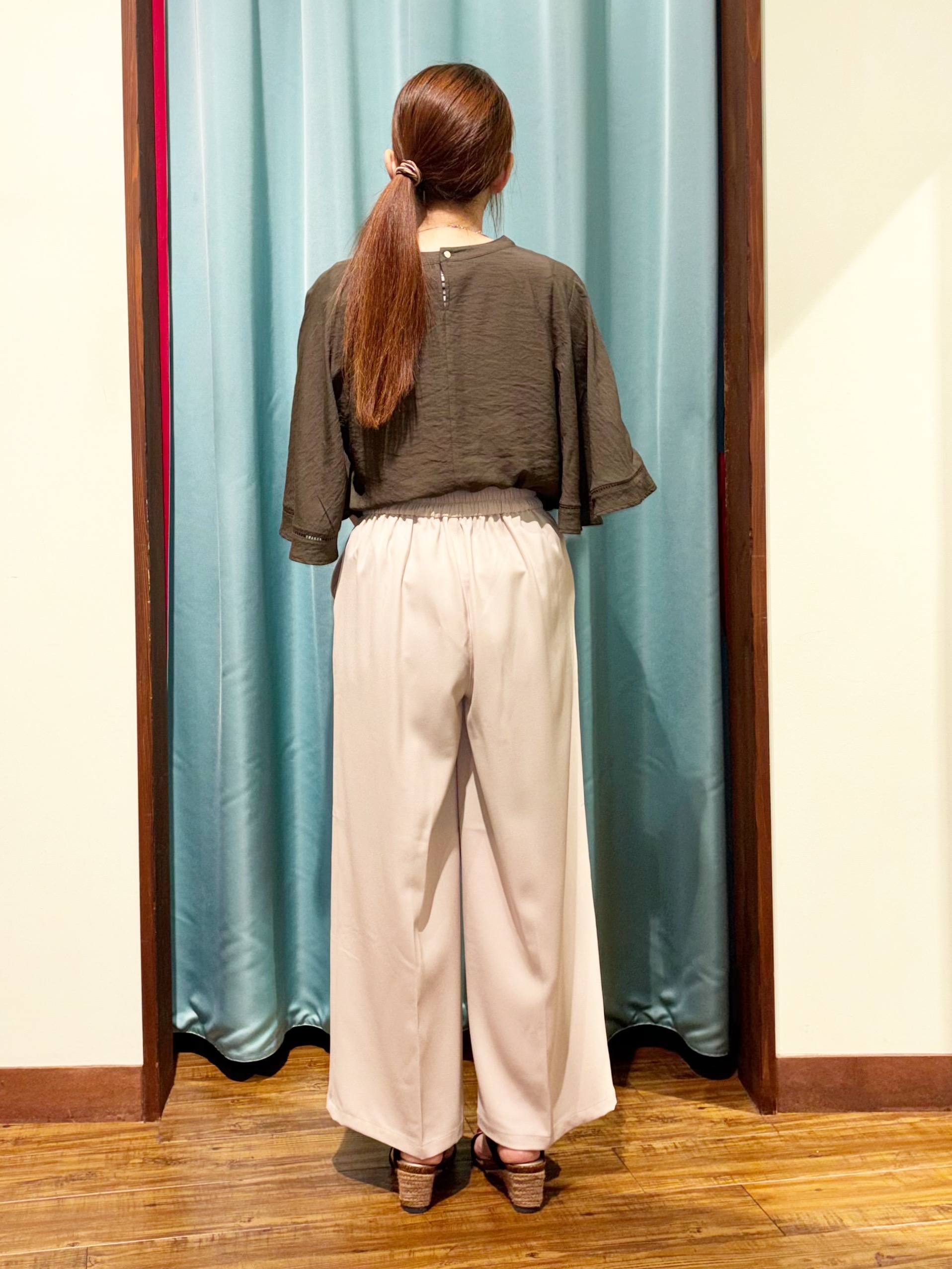 tukiさんの「SHOO･LA･RUE｜【ひんやり/S-LL/体型カバー】はしごレースが魅力な スラブポンチョ風ブラウス」を使ったコーディネート