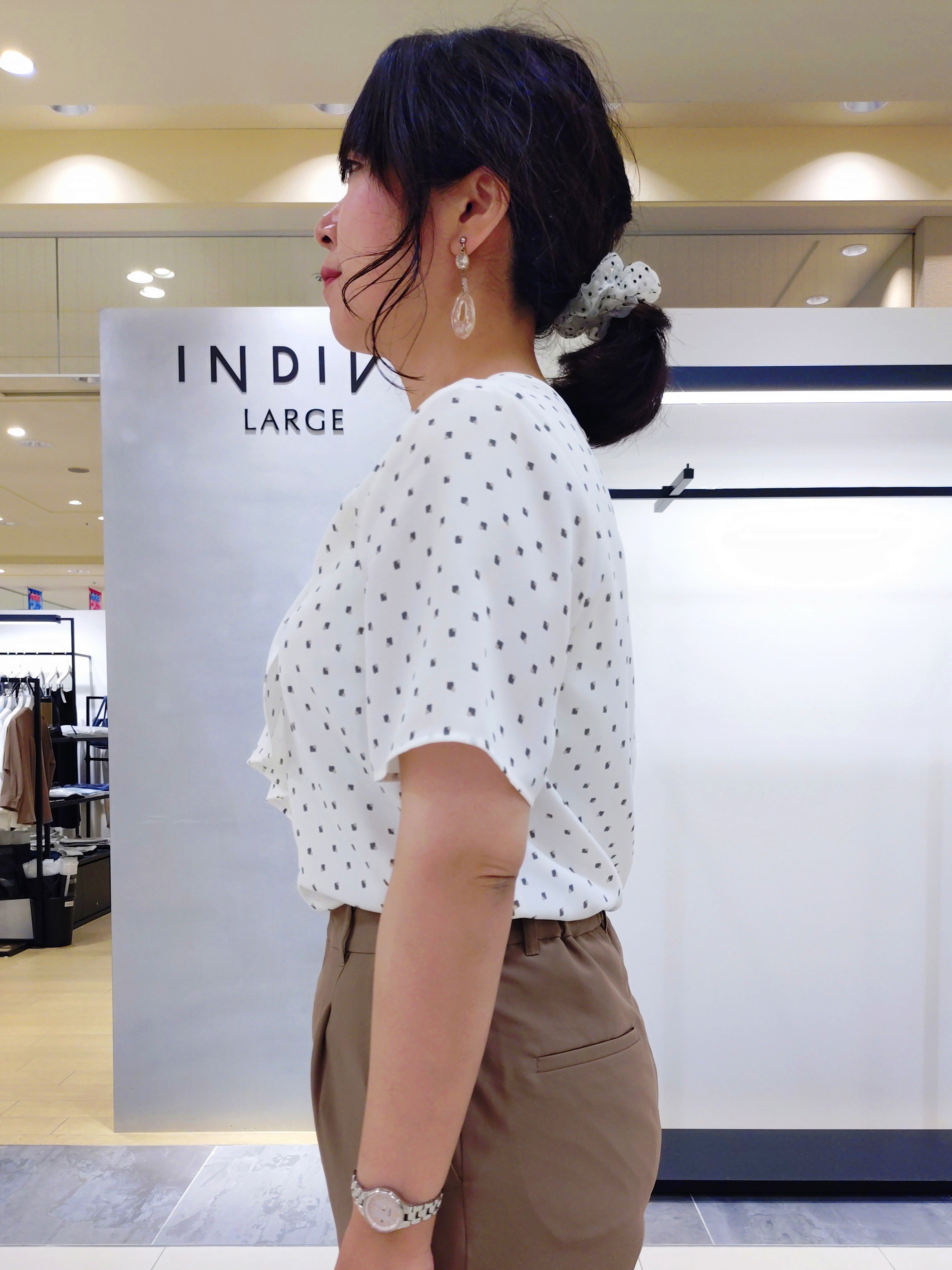 TOMOMIさんの「INDIVI｜【接触冷感/UVケア/着る日傘】テーパードパンツ」を使ったコーディネート