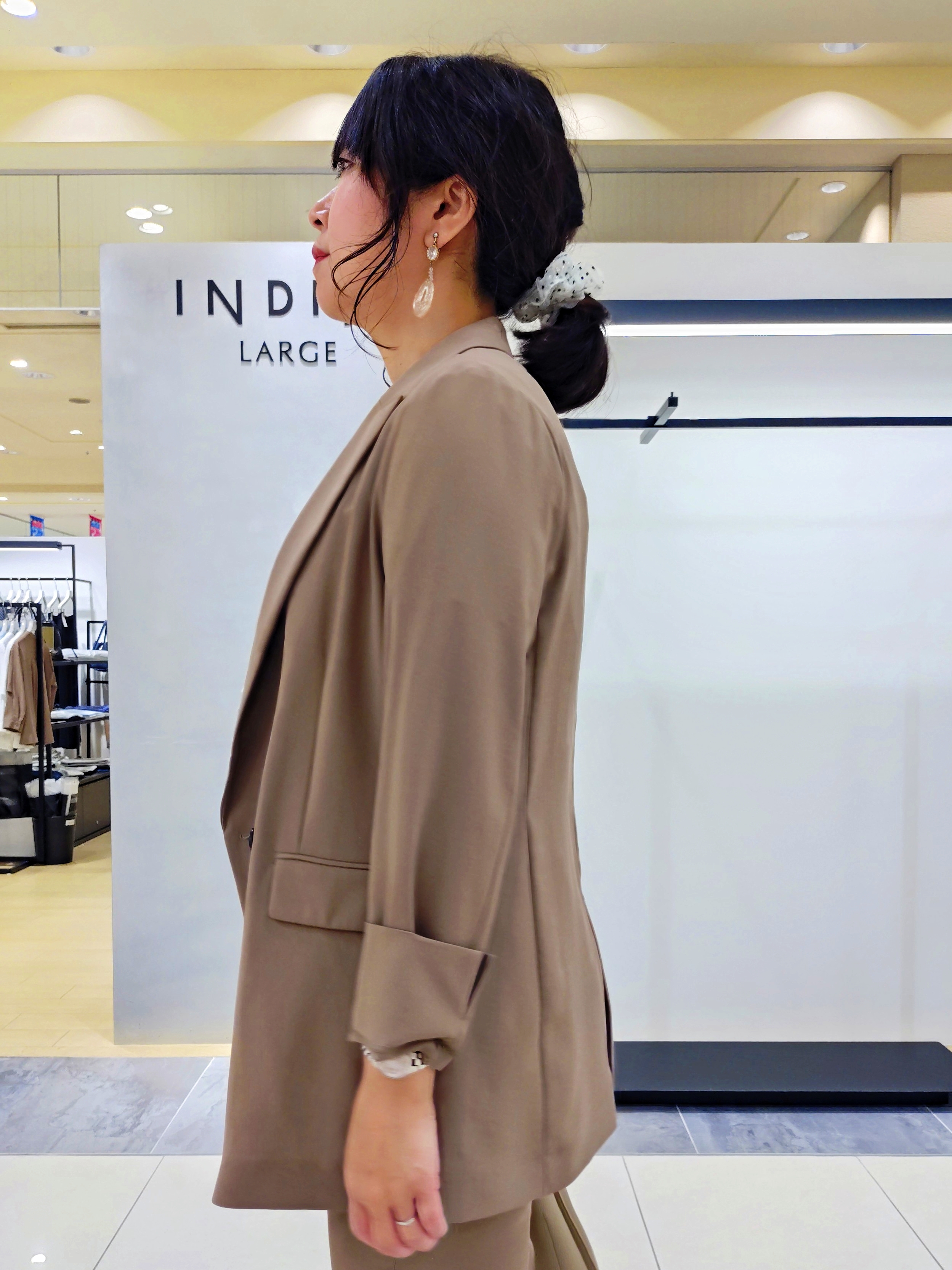 TOMOMIさんの「INDIVI｜【接触冷感/UVケア/着る日傘】テーパードパンツ」を使ったコーディネート