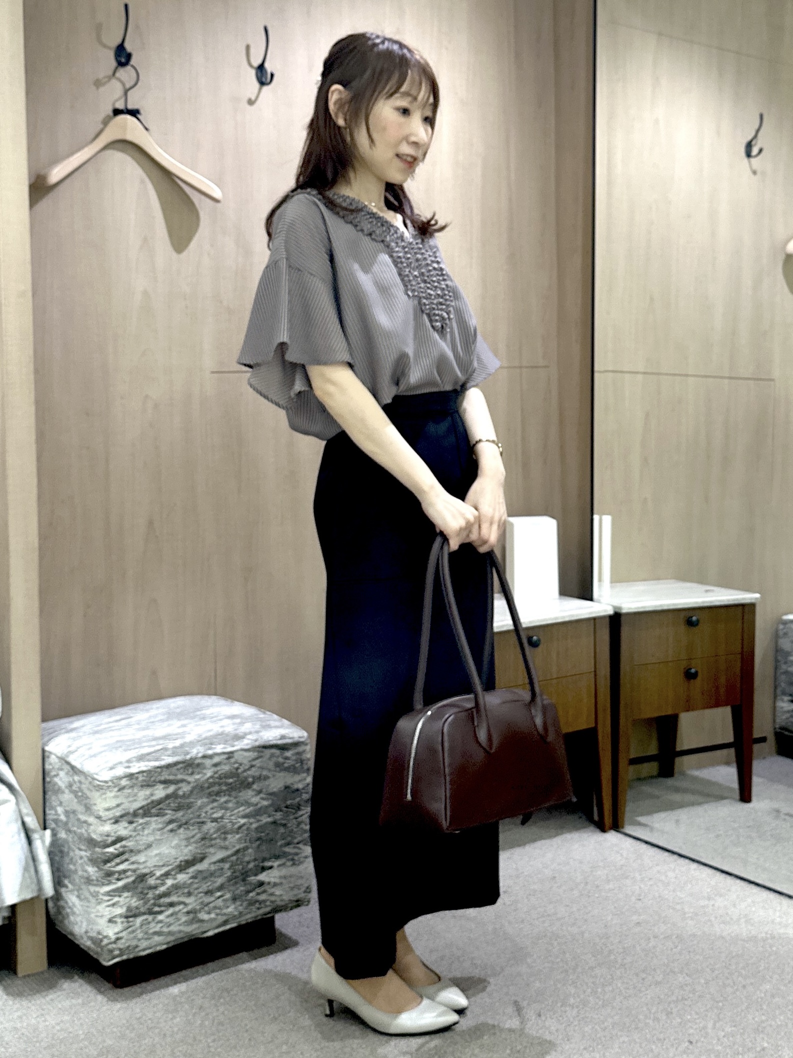 Miwaさんの「UNTITLED｜【接触冷感/通気性/洗える】Vネックフリルブラウス」を使ったコーディネート