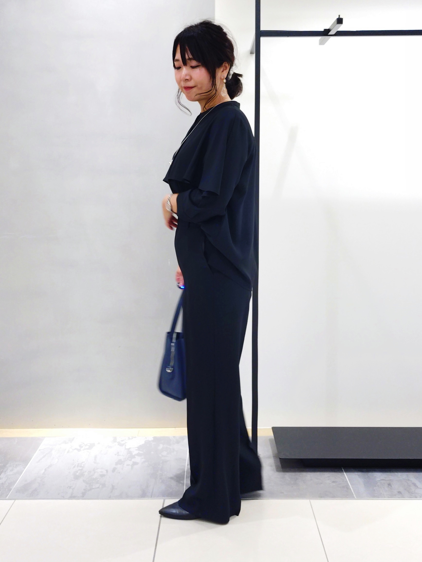 TOMOMIさんの「INDIVI｜【接触冷感/UVケア/夏羽織り/着る日傘】ケープ風ブラウス」を使ったコーディネート