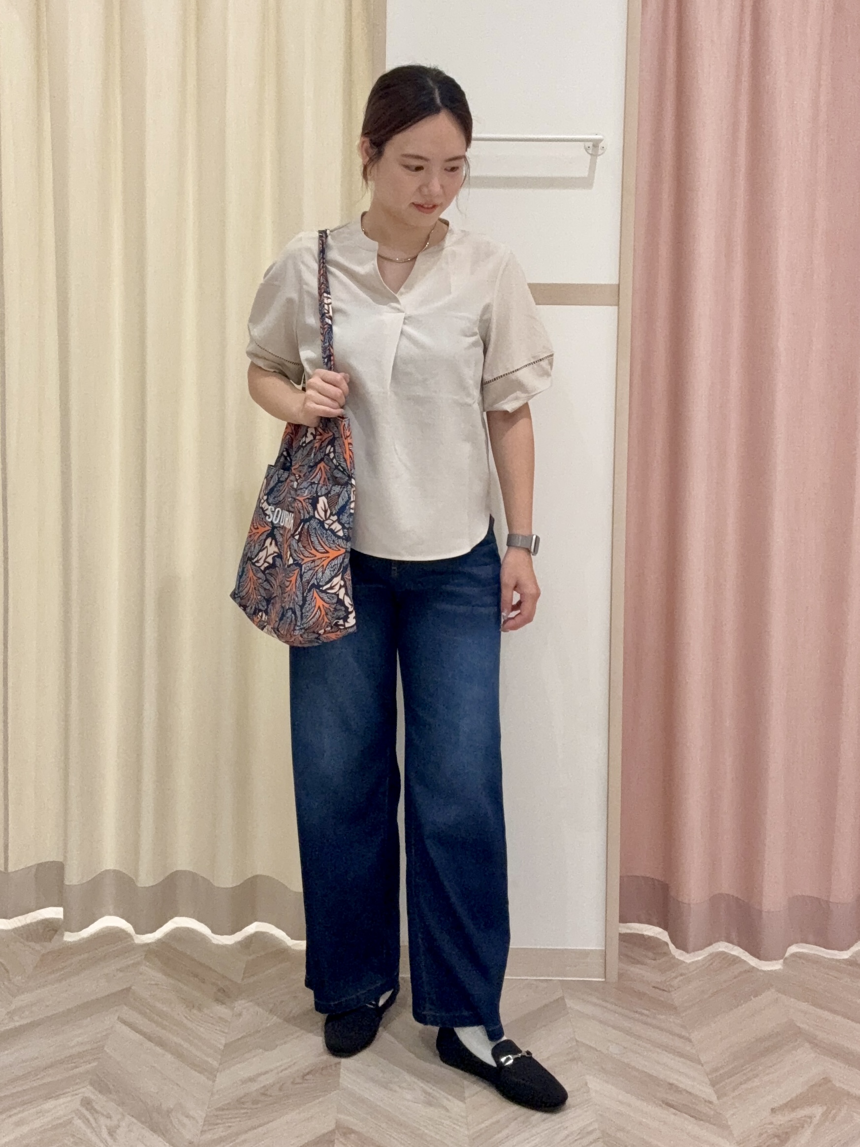 kさんの「SHOO･LA･RUE｜【洗濯後しわになりにくい／インせずきまる】麻調ハシゴレーススキッパーブラウス」を使ったコーディネート