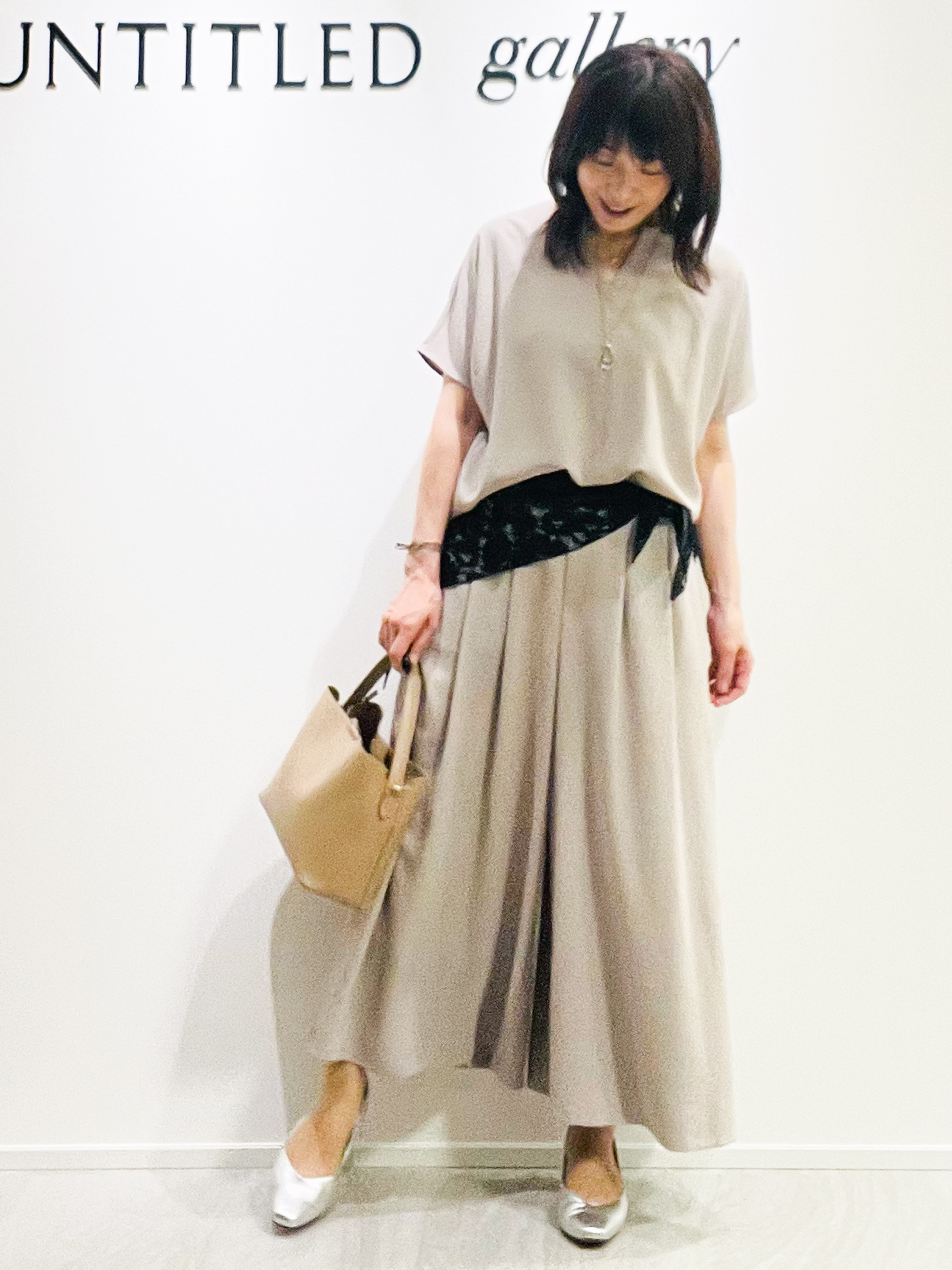 めいさんの「UNTITLED｜【UV/接触冷感/セットアップ可】リラクシーキーVネックブラウス」を使ったコーディネート