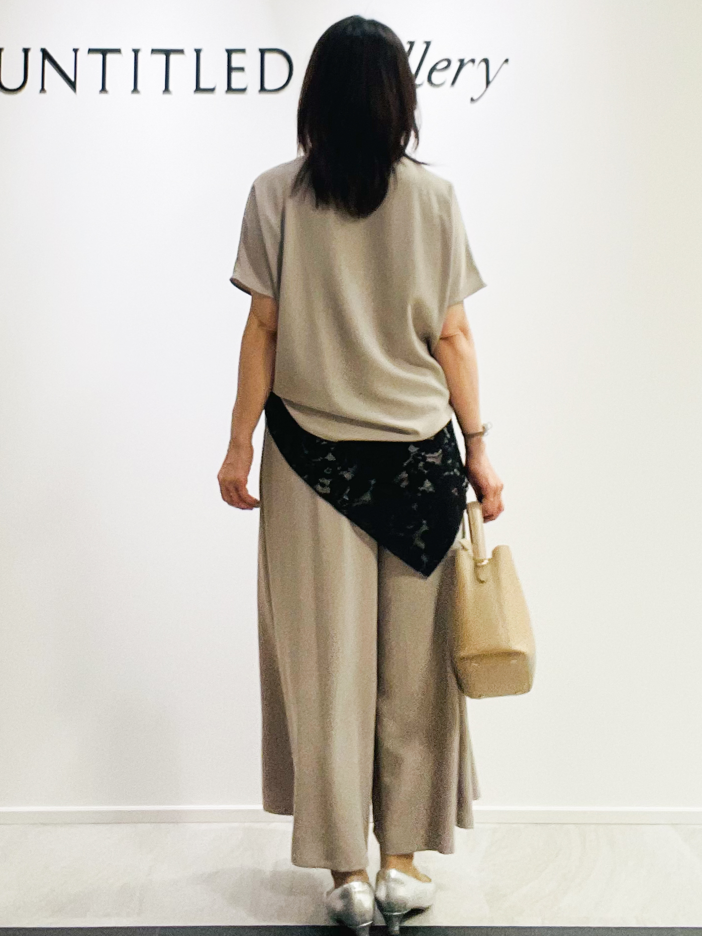 めいさんの「UNTITLED｜【UV/接触冷感/セットアップ可】リラクシーキーVネックブラウス」を使ったコーディネート