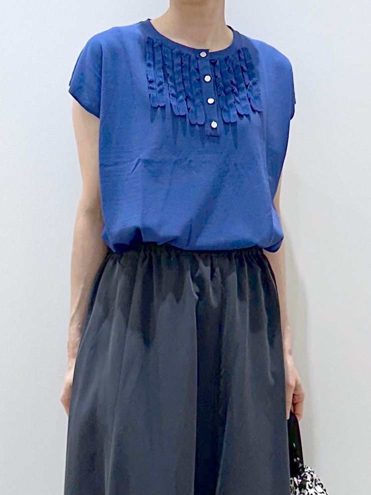 yurieさんの「OPAQUE.CLIP｜【接触冷感／UV】フリルフレンチスリーブニット《洗濯機OK》」を使ったコーディネート