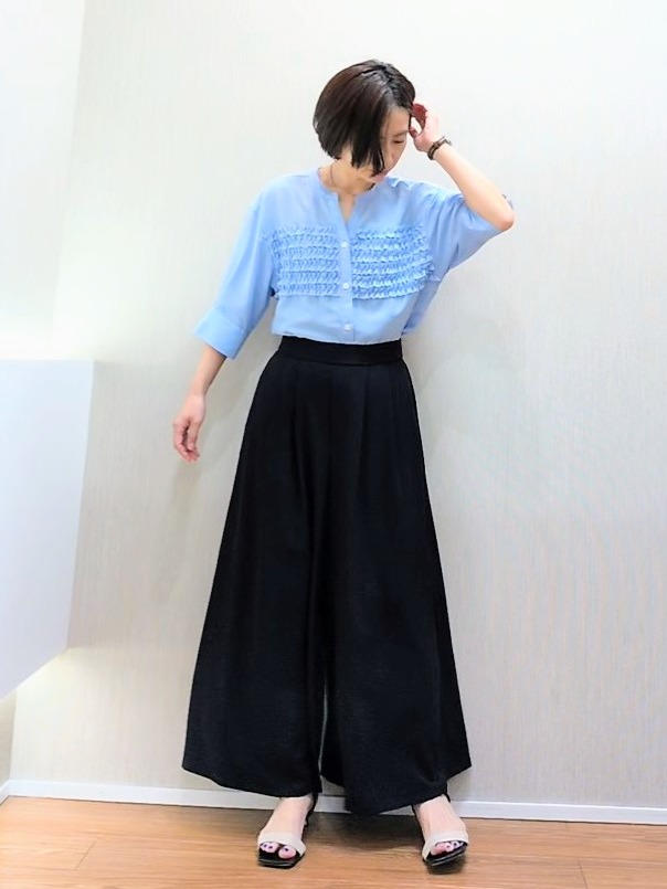 ミズタさんの「UNTITLED｜【接触冷感/通気性/洗える】フロントフリルブラウス」を使ったコーディネート