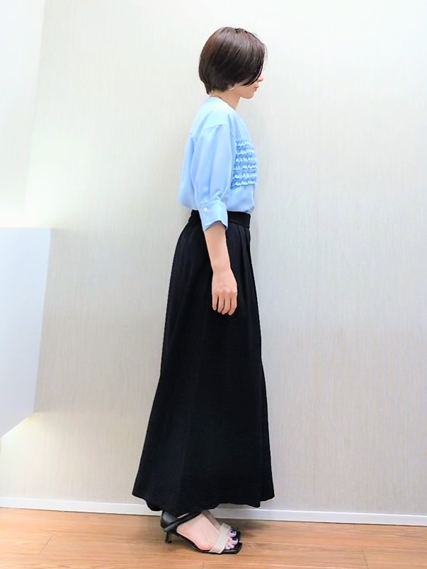 ミズタさんの「UNTITLED｜【接触冷感/通気性/洗える】フロントフリルブラウス」を使ったコーディネート