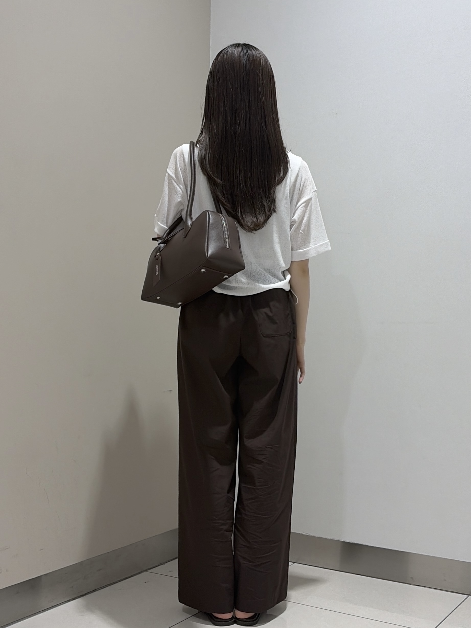 岡田美詩さんの「UNTITLED｜ドロストプルオーバージャージ」を使ったコーディネート