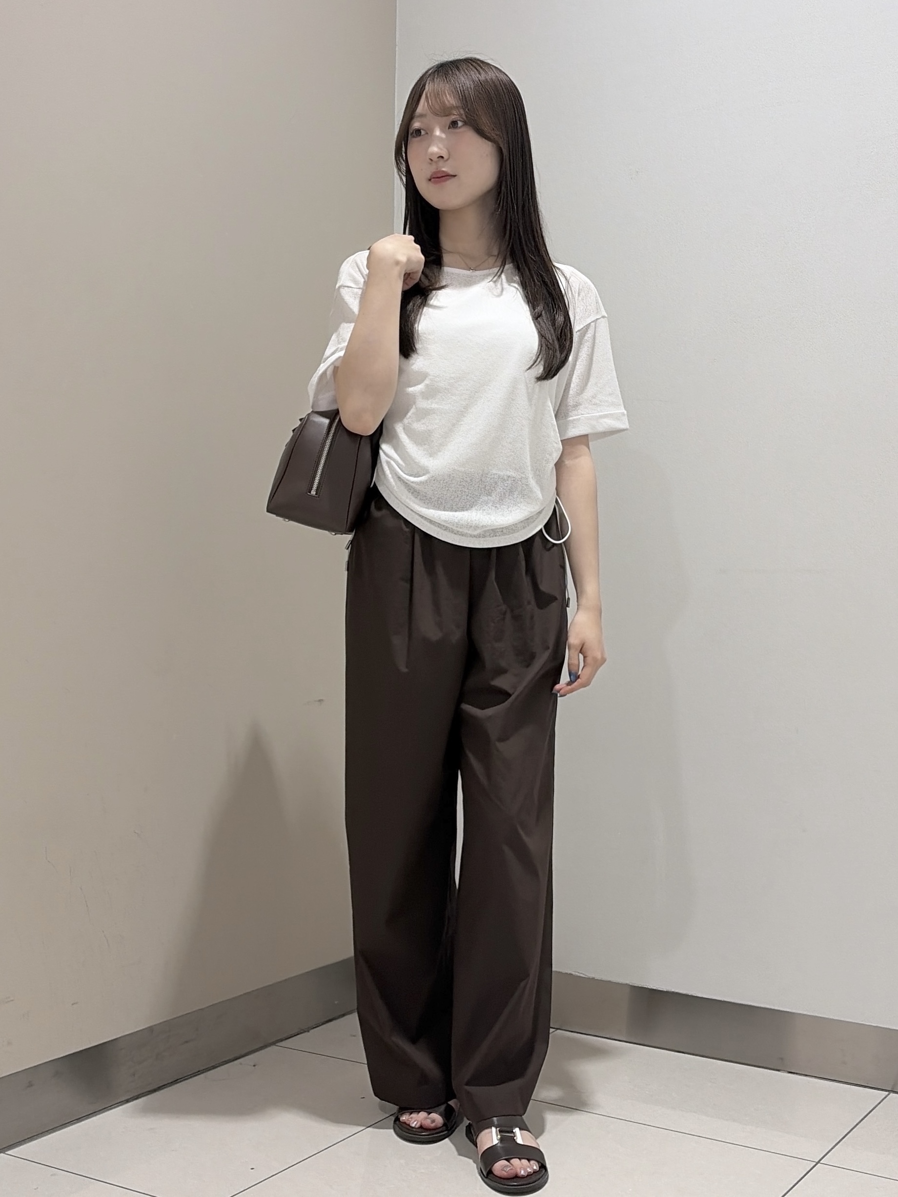 岡田美詩さんの「UNTITLED｜ドロストプルオーバージャージ」を使ったコーディネート