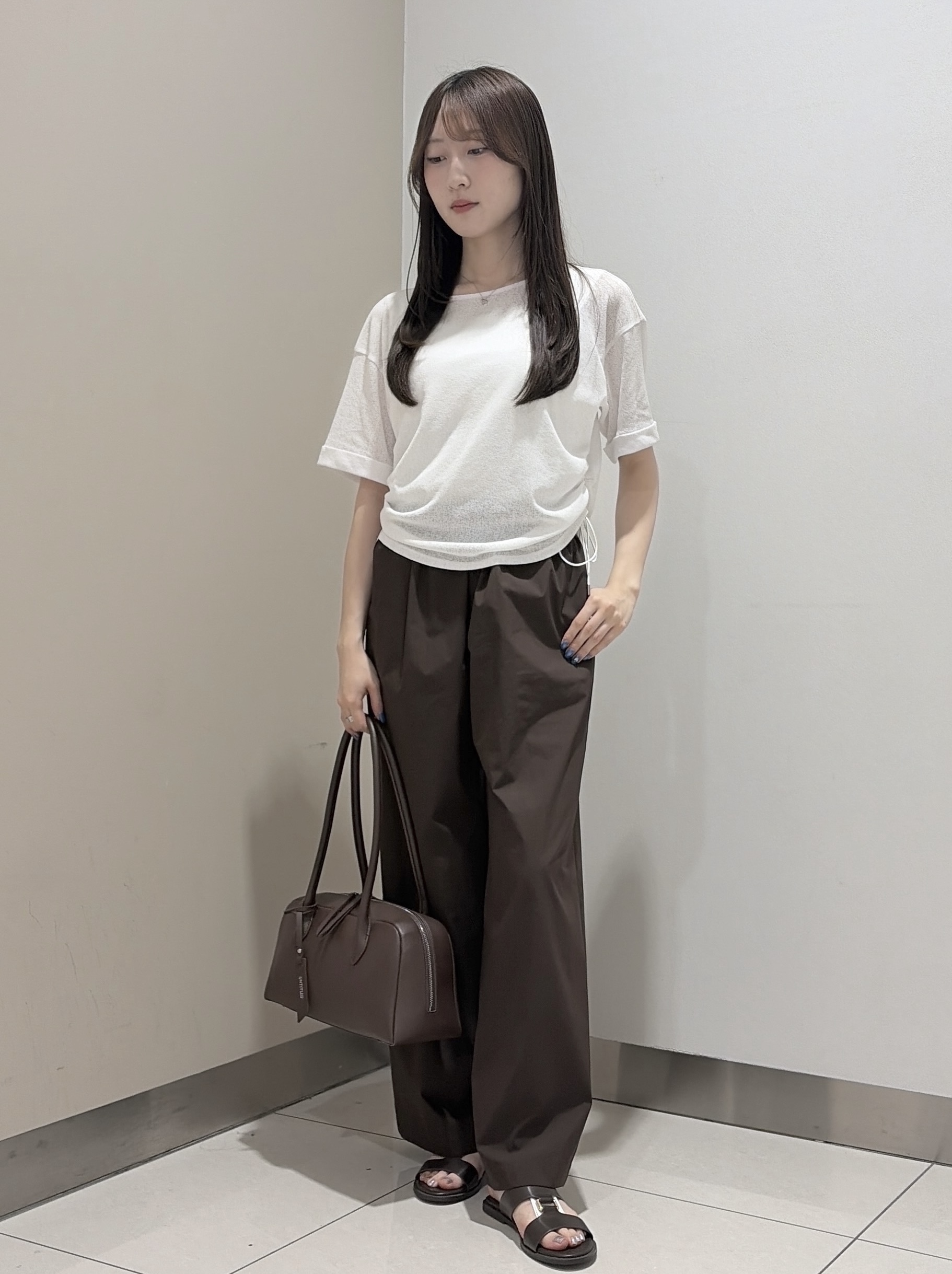 岡田美詩さんの「UNTITLED｜ドロストプルオーバージャージ」を使ったコーディネート