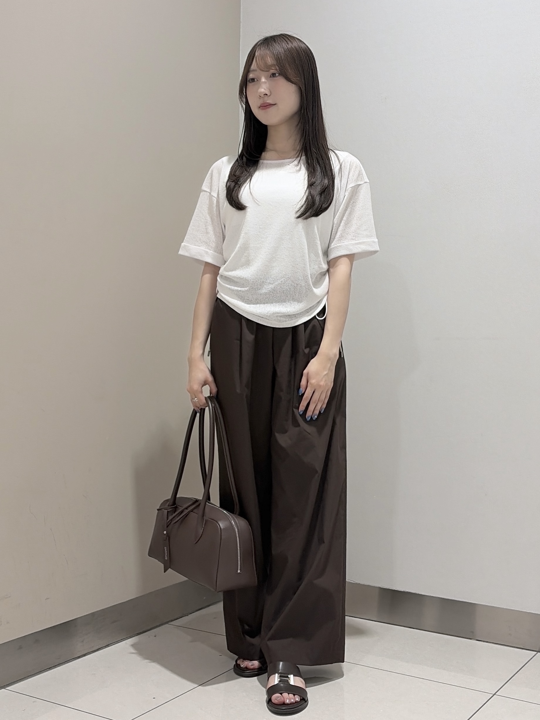 岡田美詩さんの「UNTITLED｜ドロストプルオーバージャージ」を使ったコーディネート