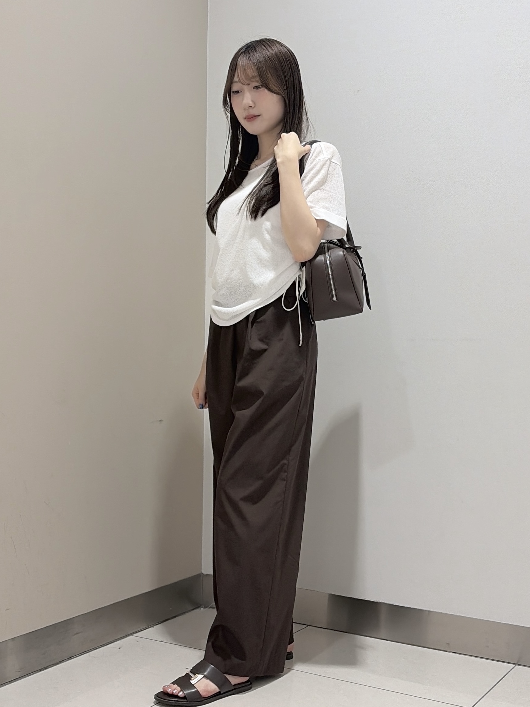 岡田美詩さんの「UNTITLED｜ドロストプルオーバージャージ」を使ったコーディネート