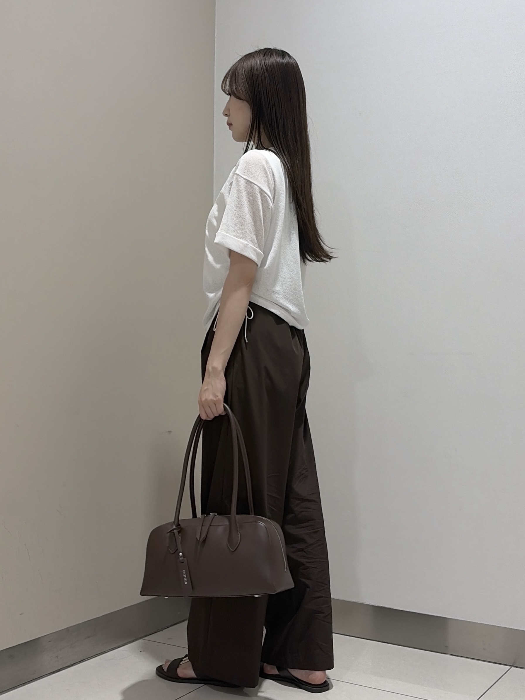 岡田美詩さんの「UNTITLED｜ドロストプルオーバージャージ」を使ったコーディネート