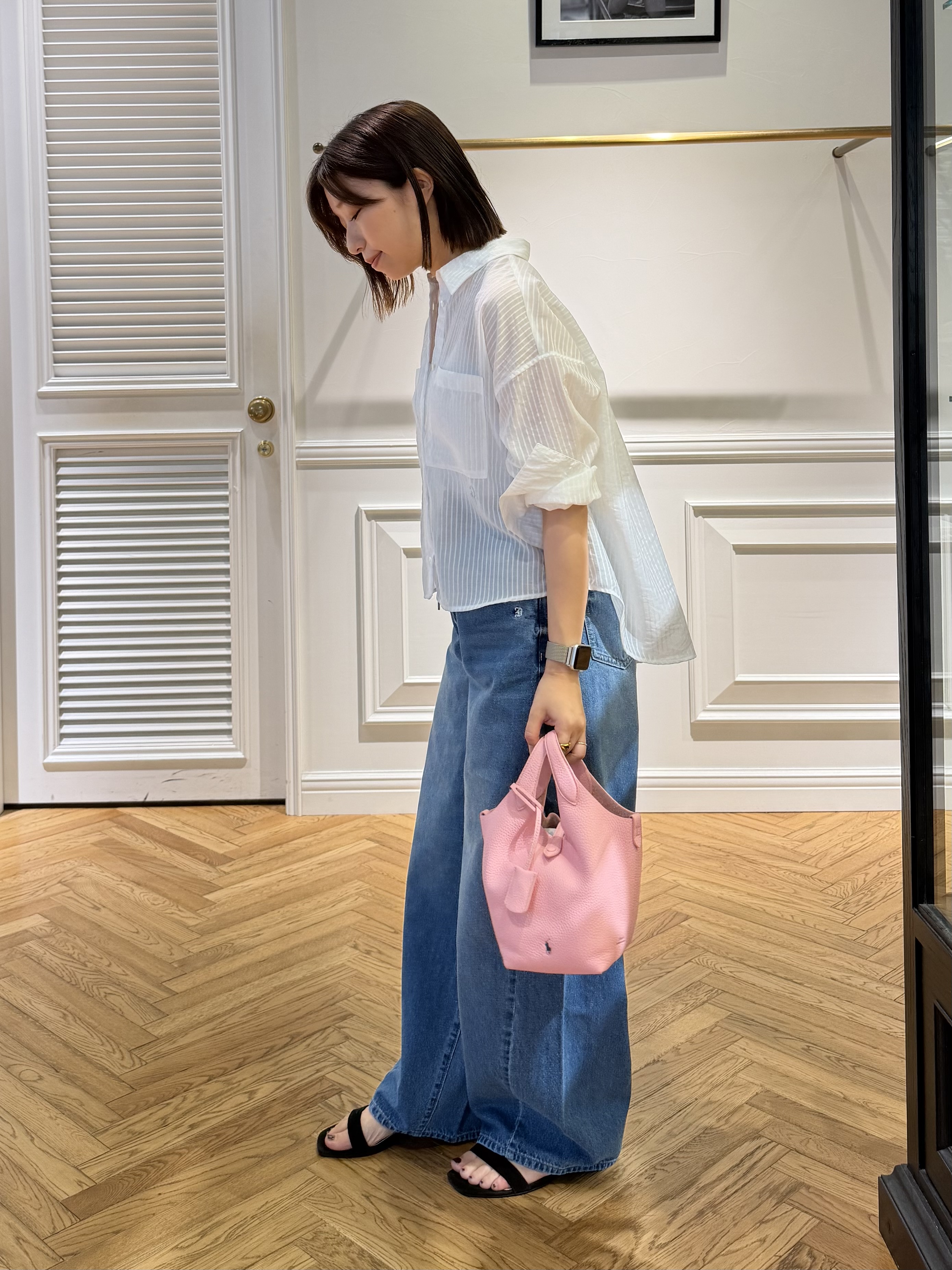 つじ まこさんの「DRESSTERIOR｜シアーストライプクロップドシャツ」を使ったコーディネート